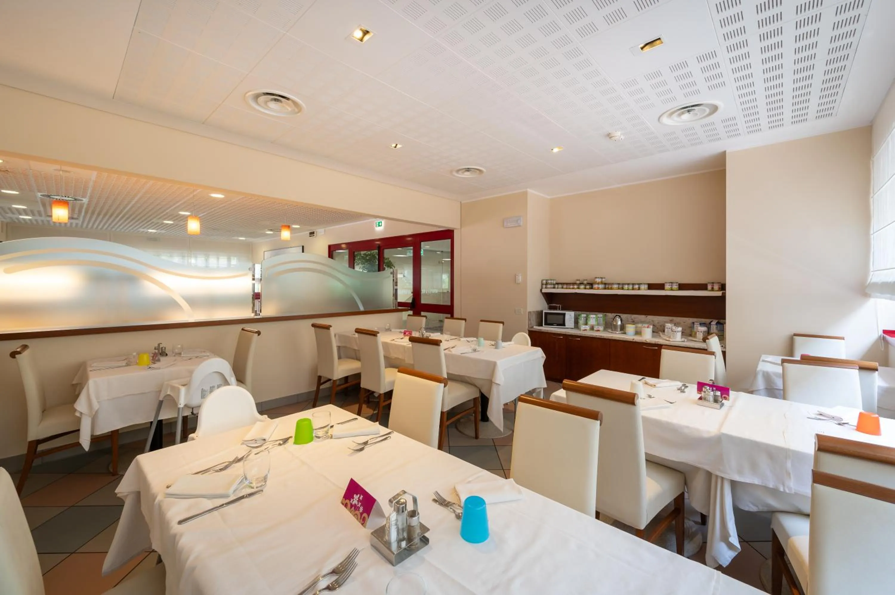 Restaurant/places to eat in Aparthotel Imperial