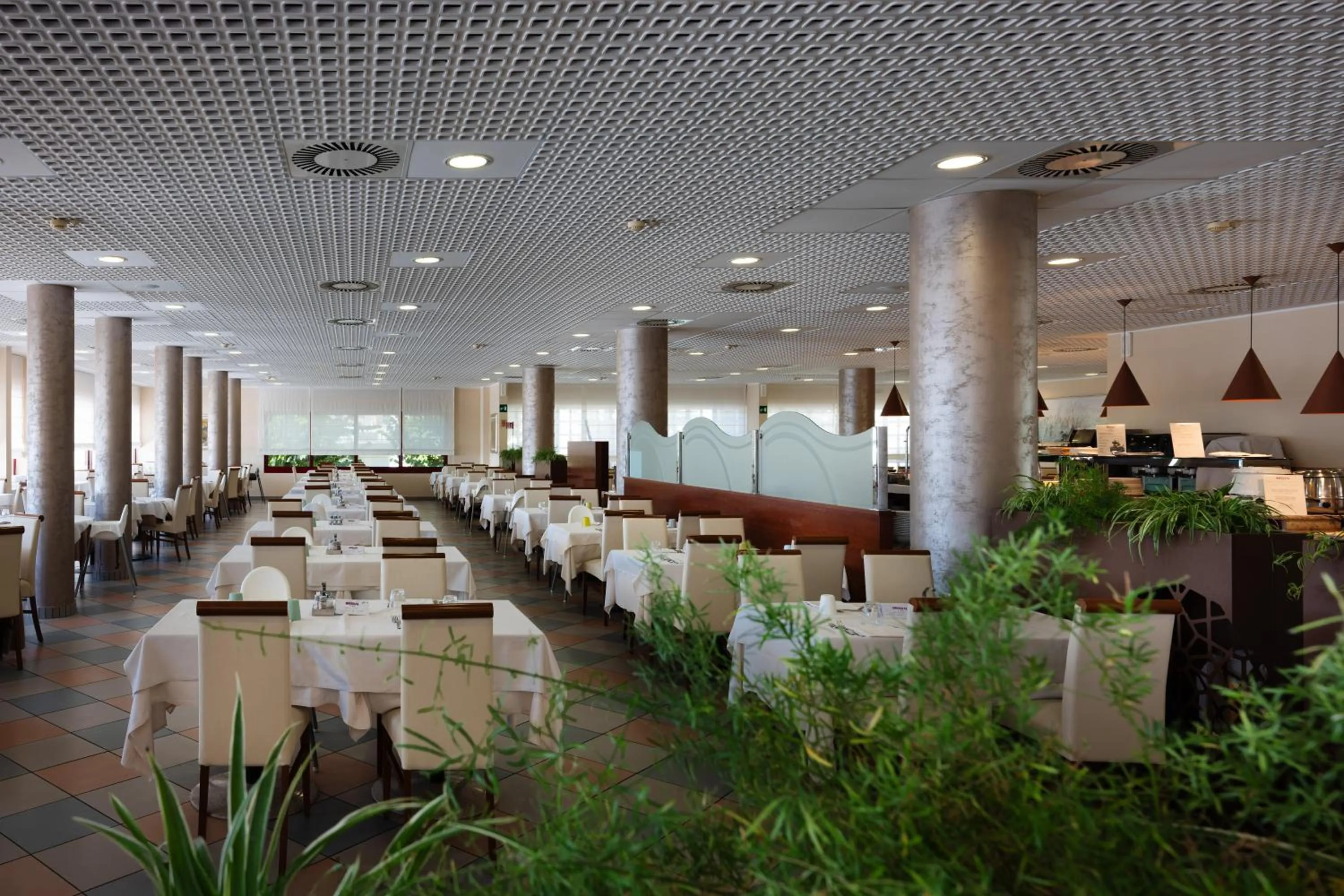 Restaurant/places to eat in Aparthotel Imperial