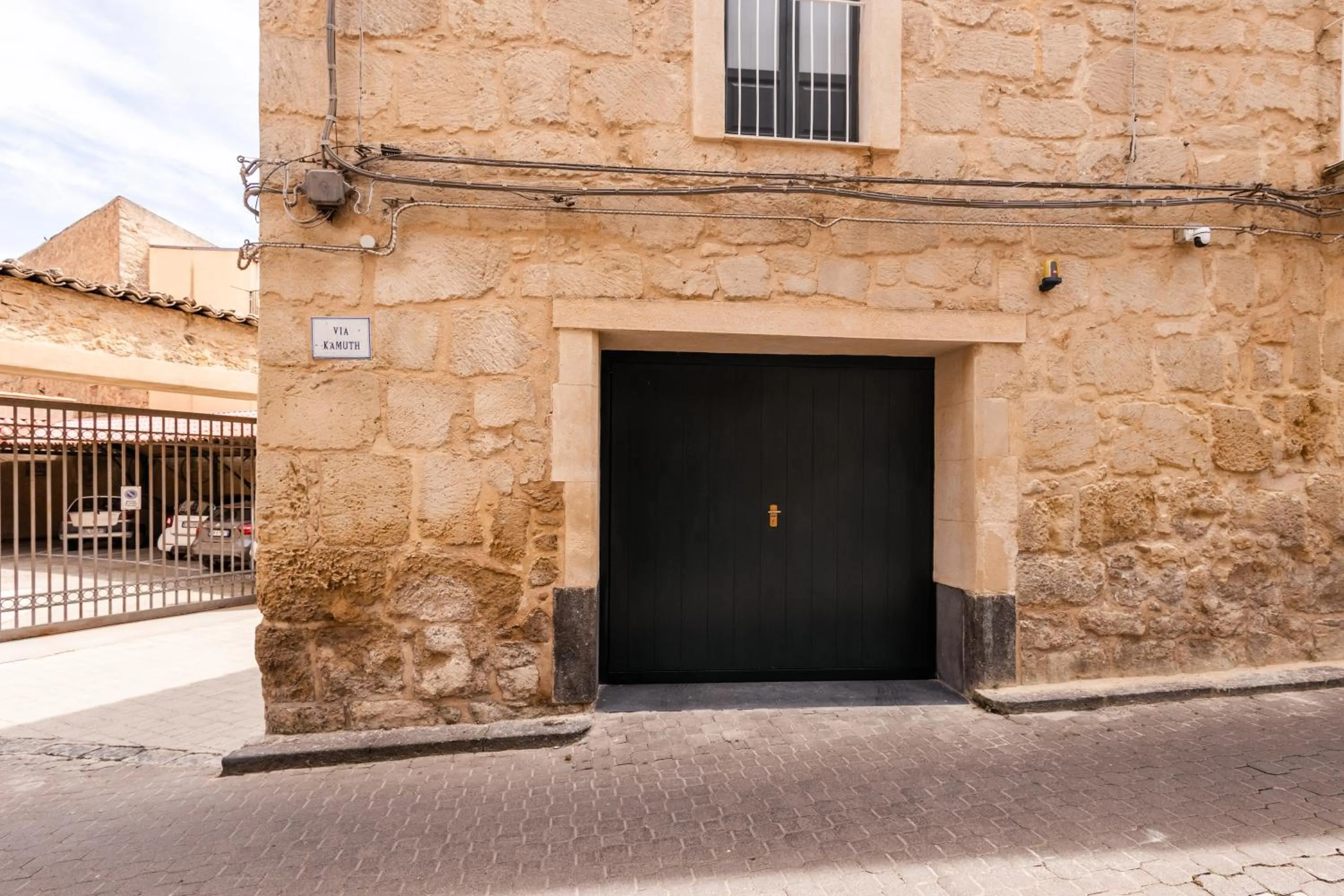 Facade/entrance in Bianko EcoChic