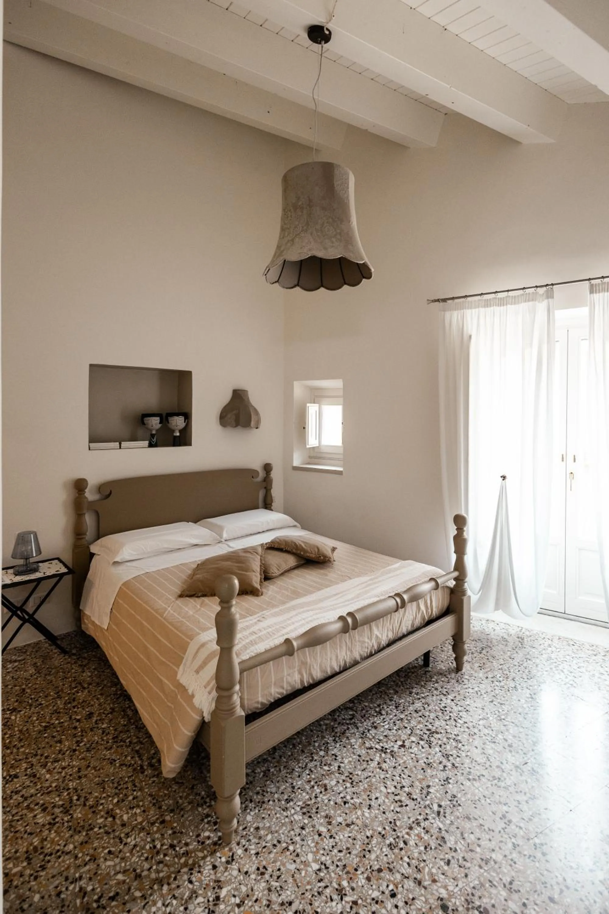 Bed in Bianko EcoChic