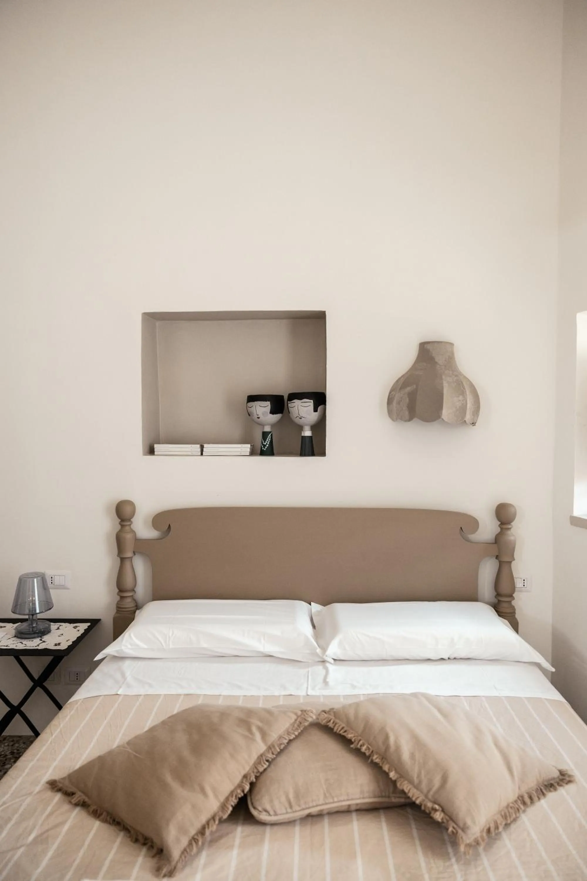 Bed in Bianko EcoChic