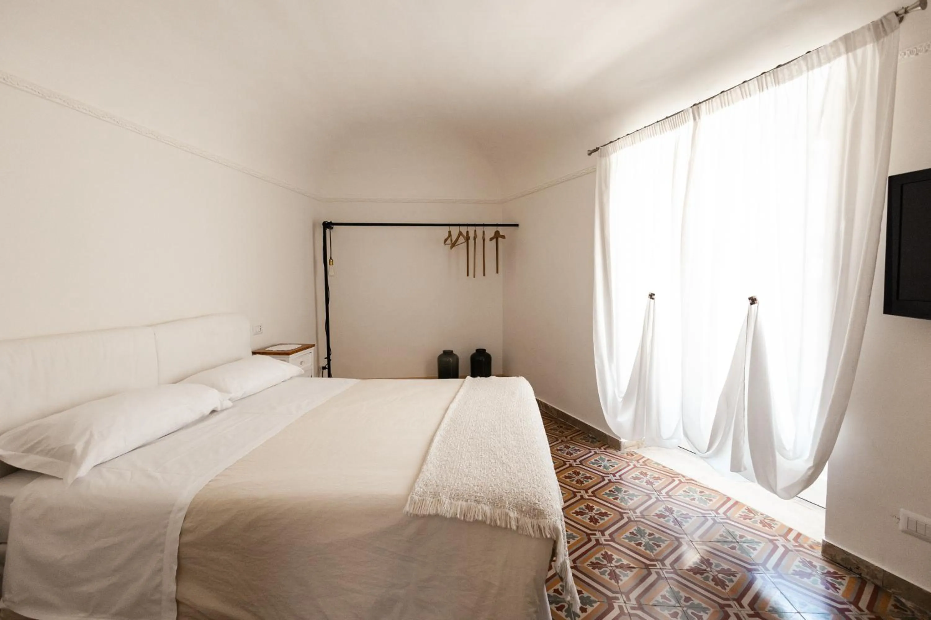 Bed in Bianko EcoChic