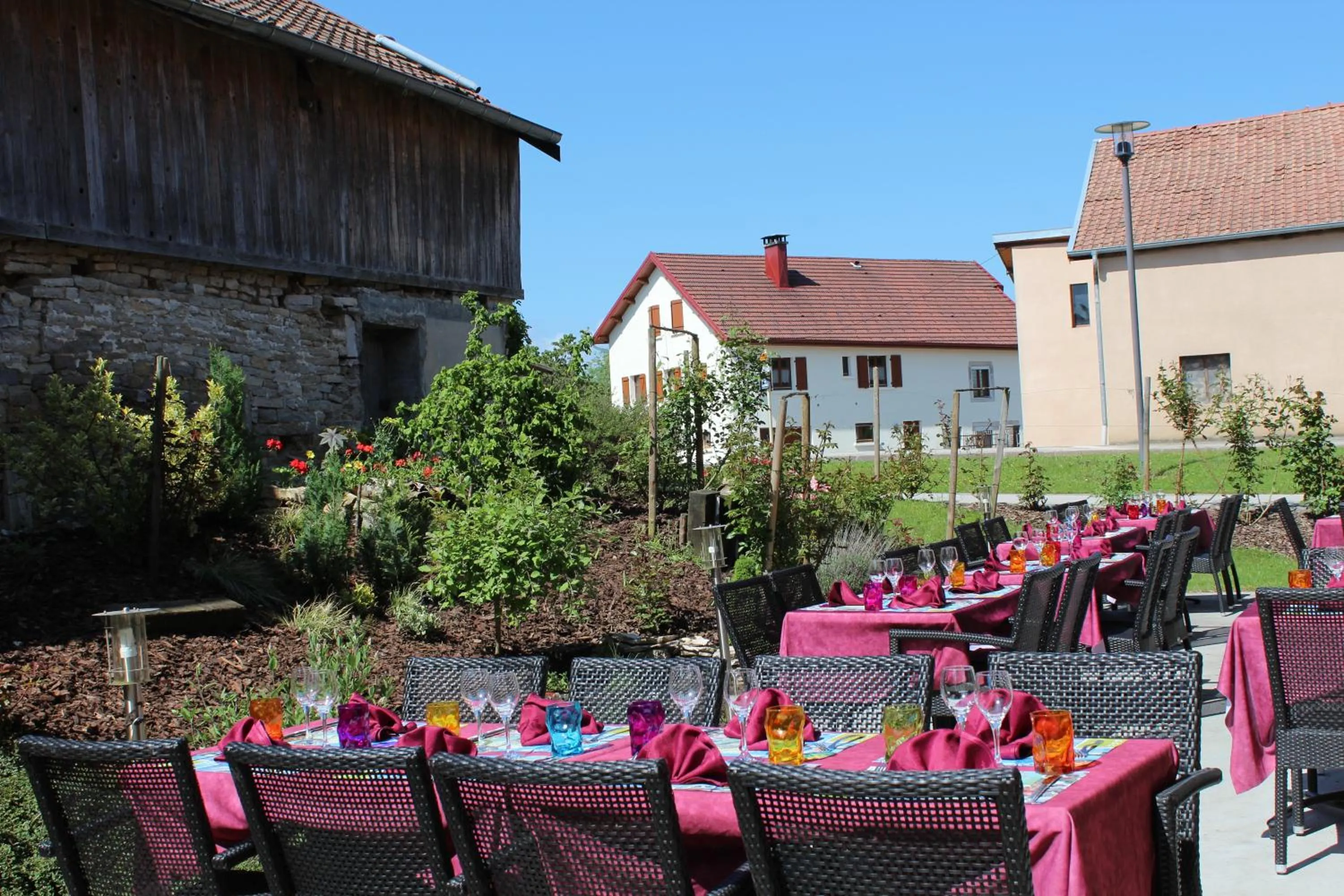Restaurant/places to eat in Le Champ des Lys
