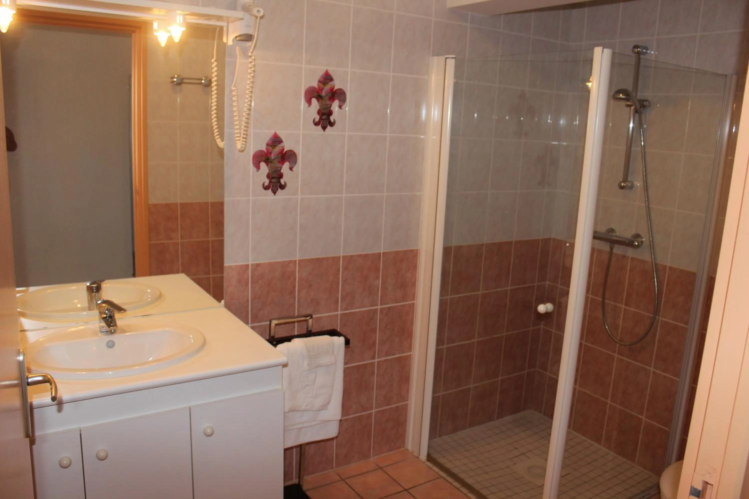 Shower in Le Champ des Lys