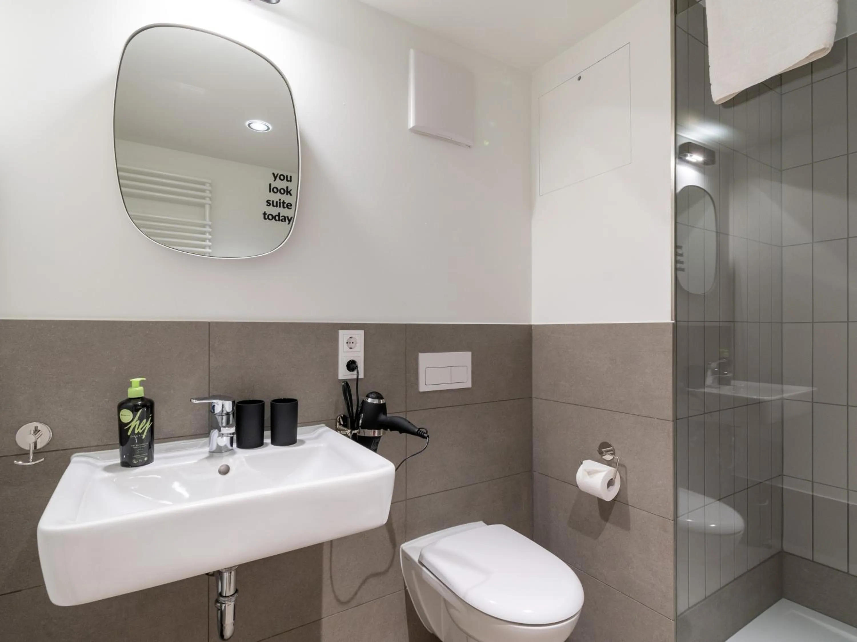 Shower in Limehome München