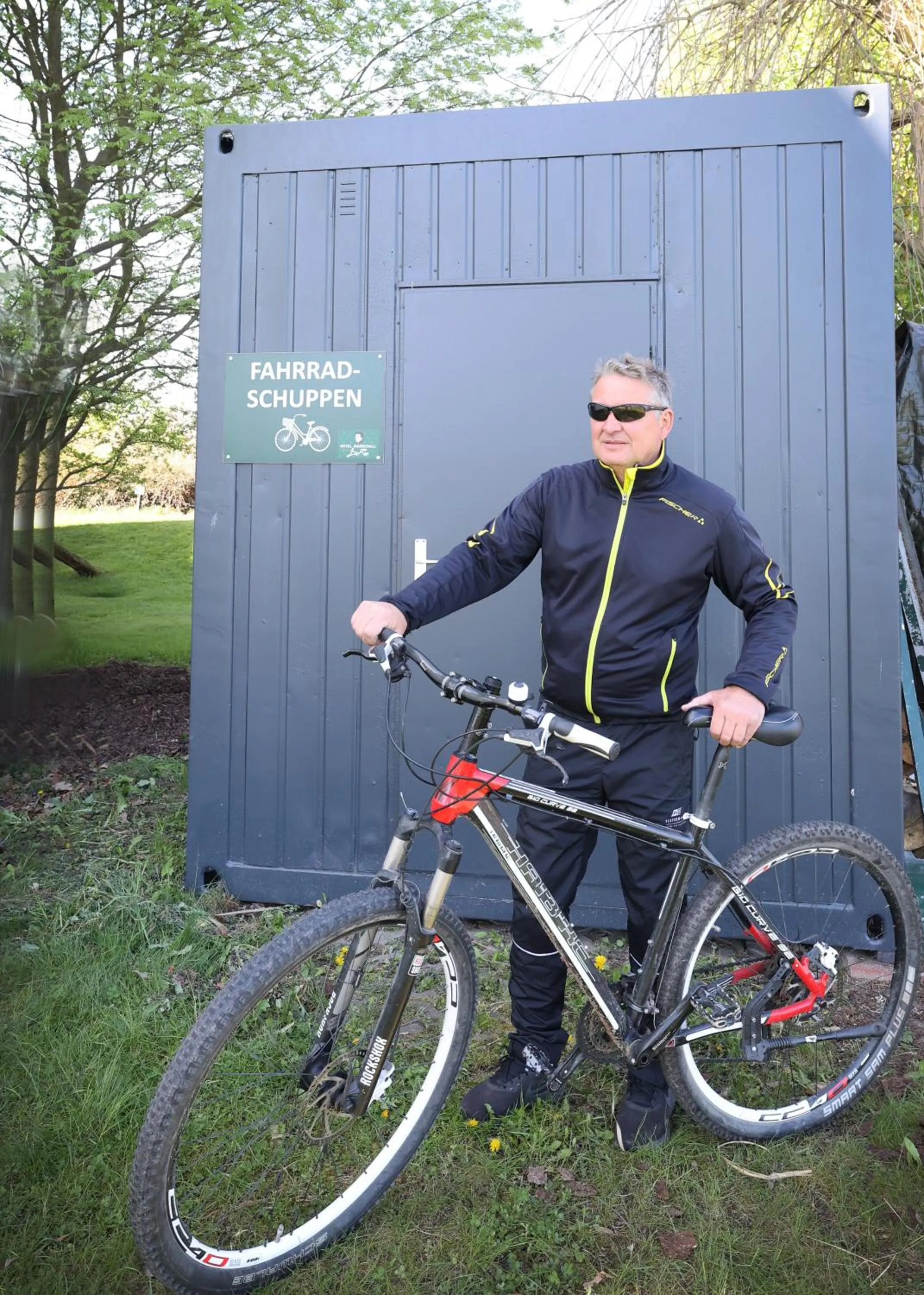 Property building in Hotel Marschall Duroc