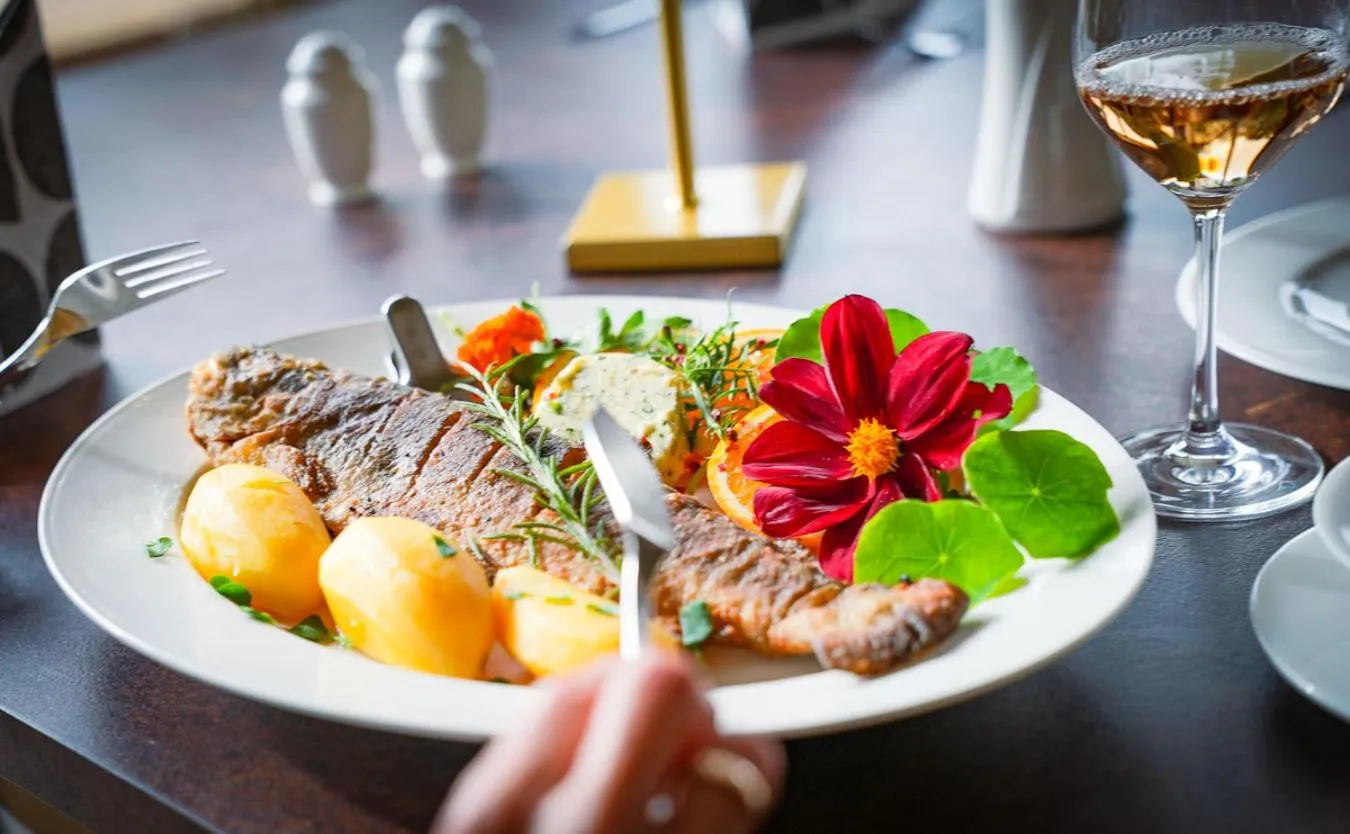 Restaurant/places to eat in Hotel Marschall Duroc