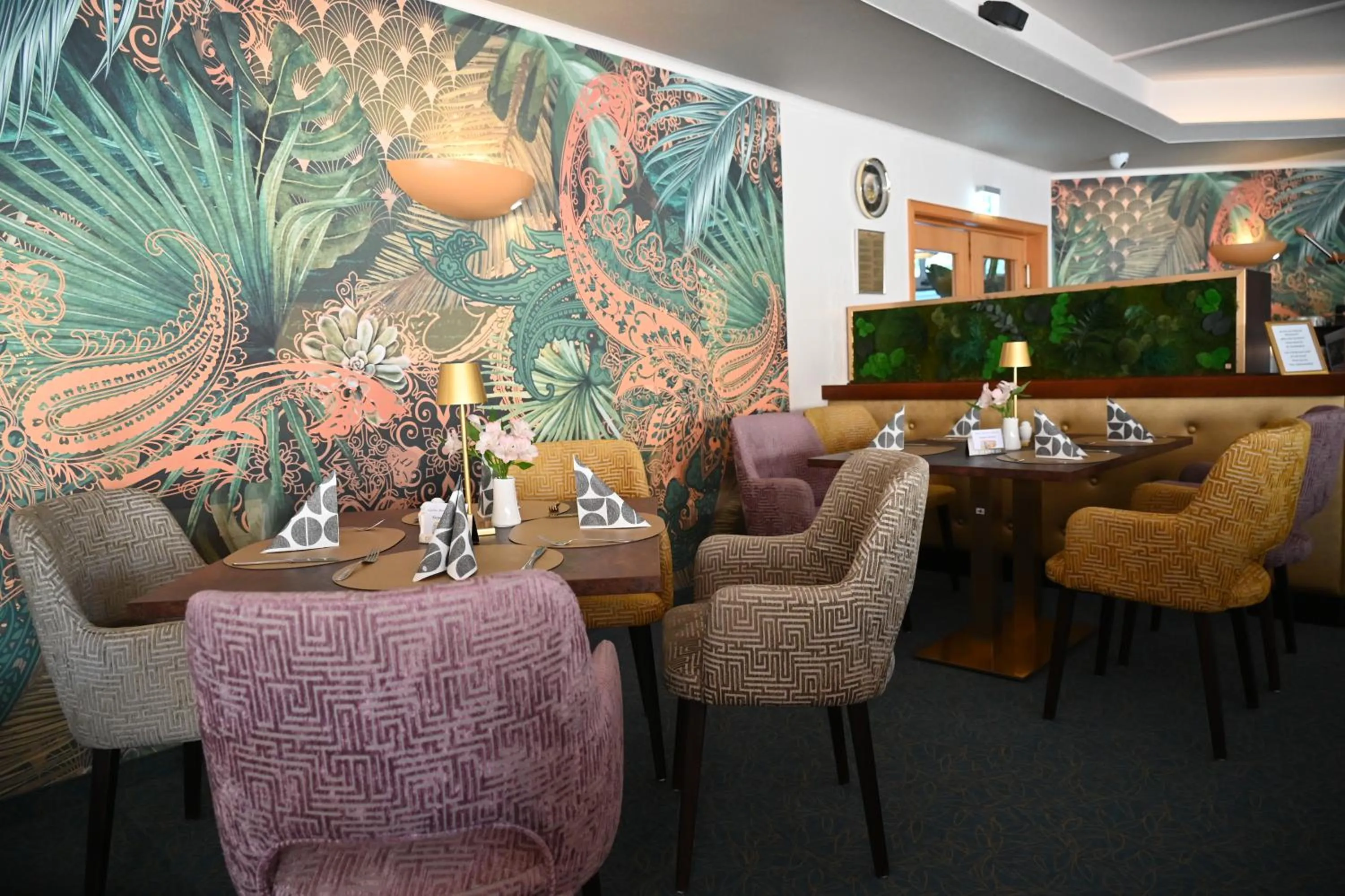 Restaurant/places to eat in Hotel Marschall Duroc