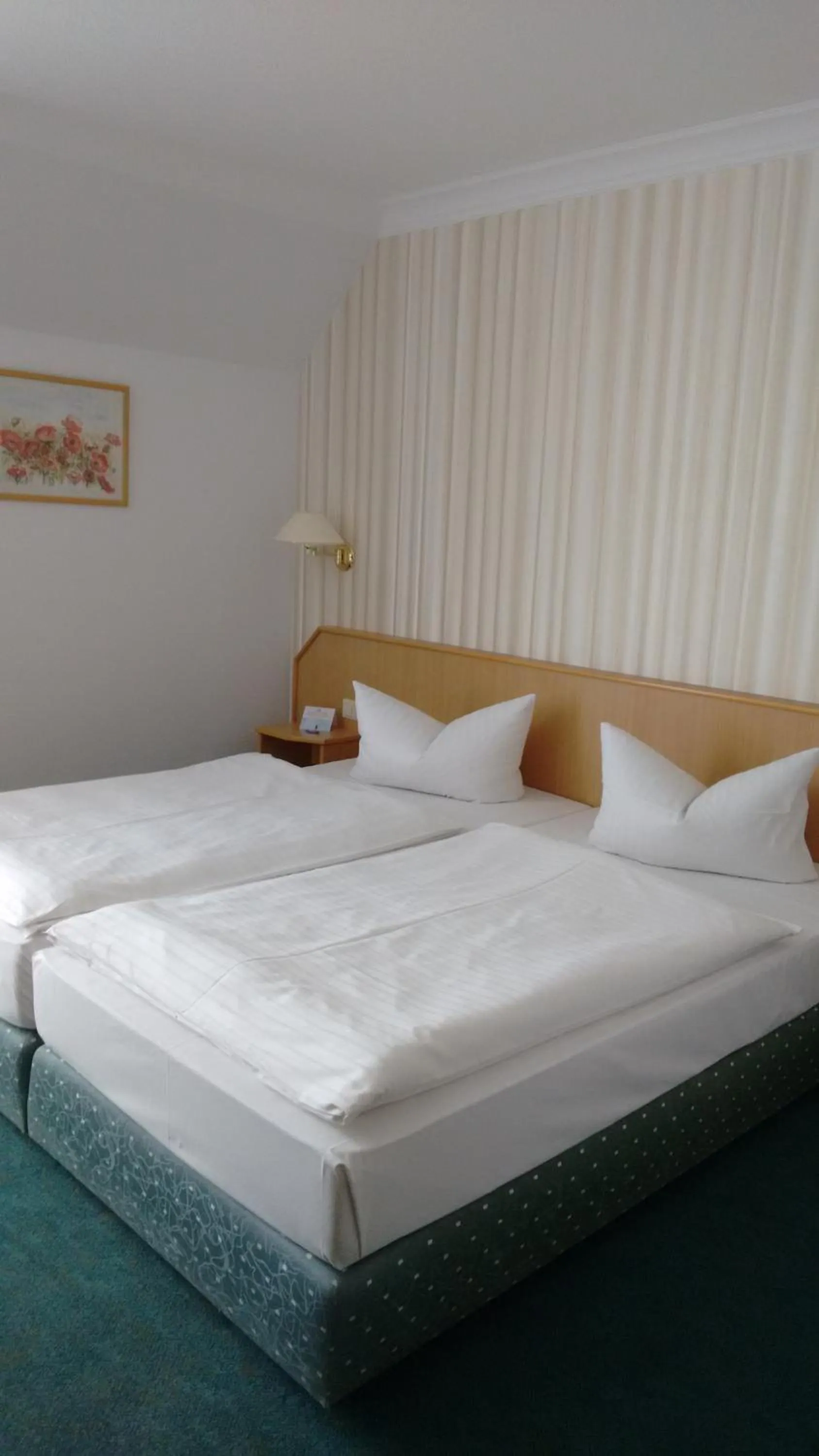 Bed in Hotel Marschall Duroc