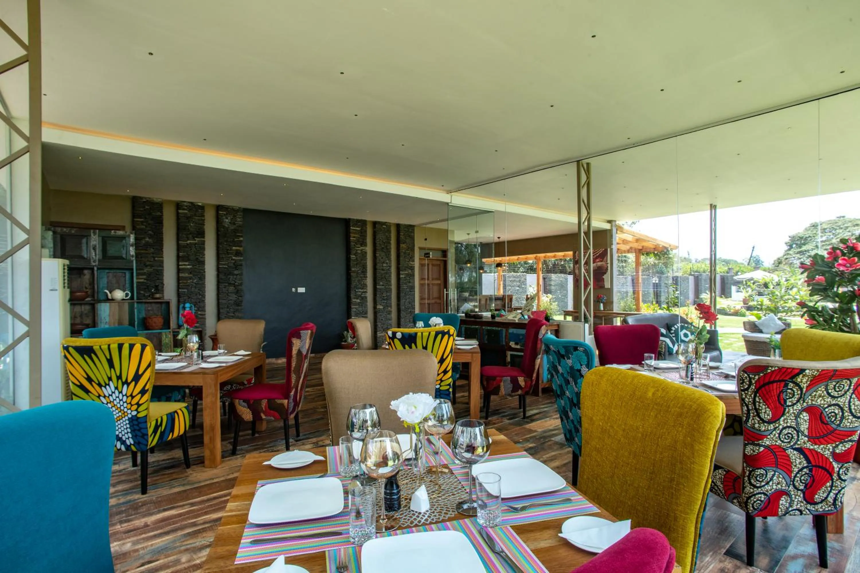 Restaurant/places to eat in Kinga Homes Boutique Hotel