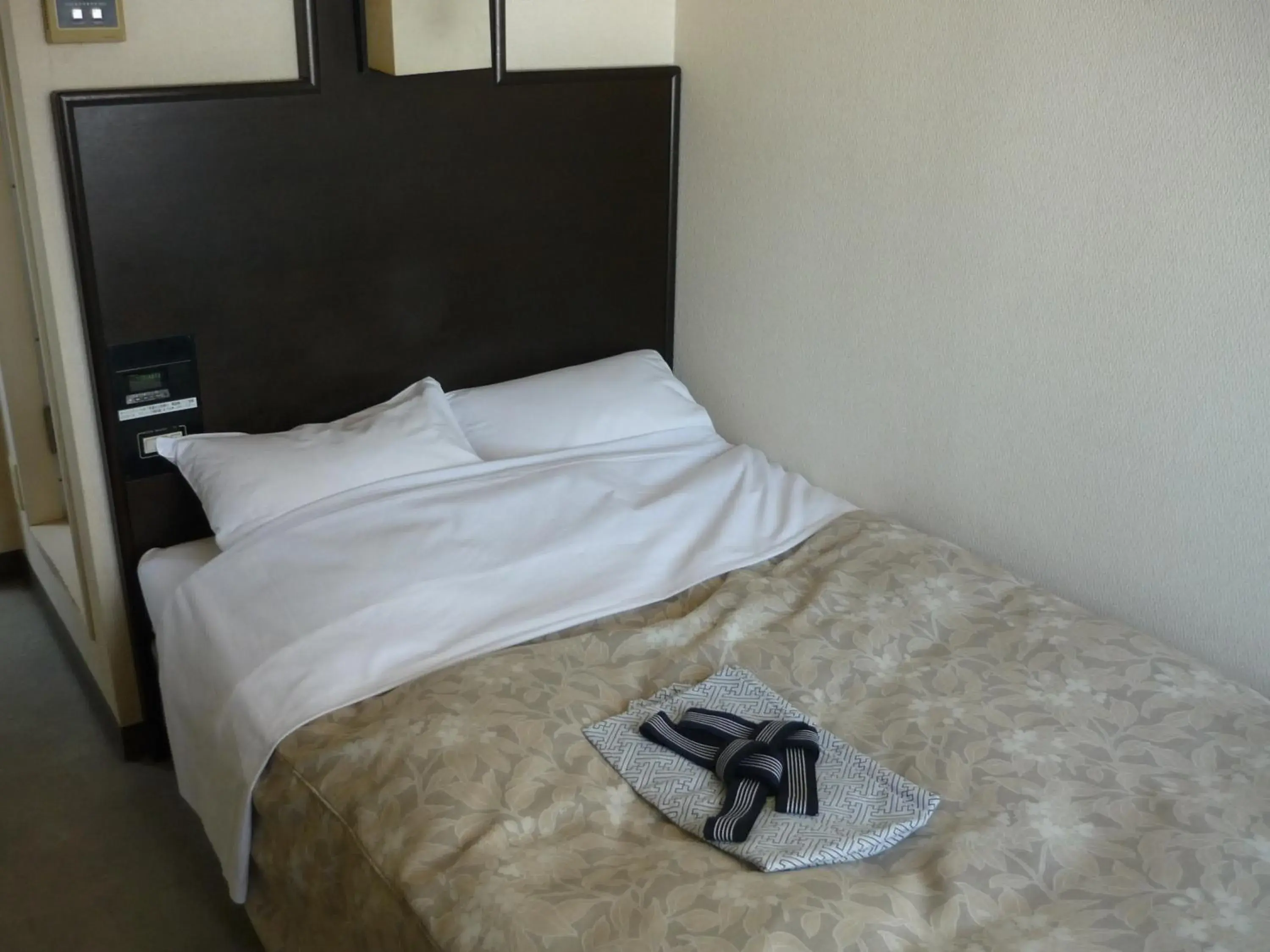 Bed in Takada Terminal Hotel