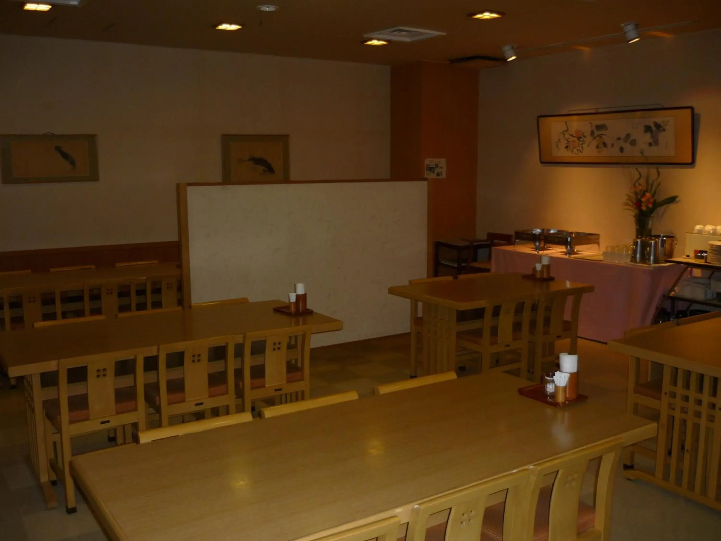 Restaurant/Places to Eat in Takada Terminal Hotel