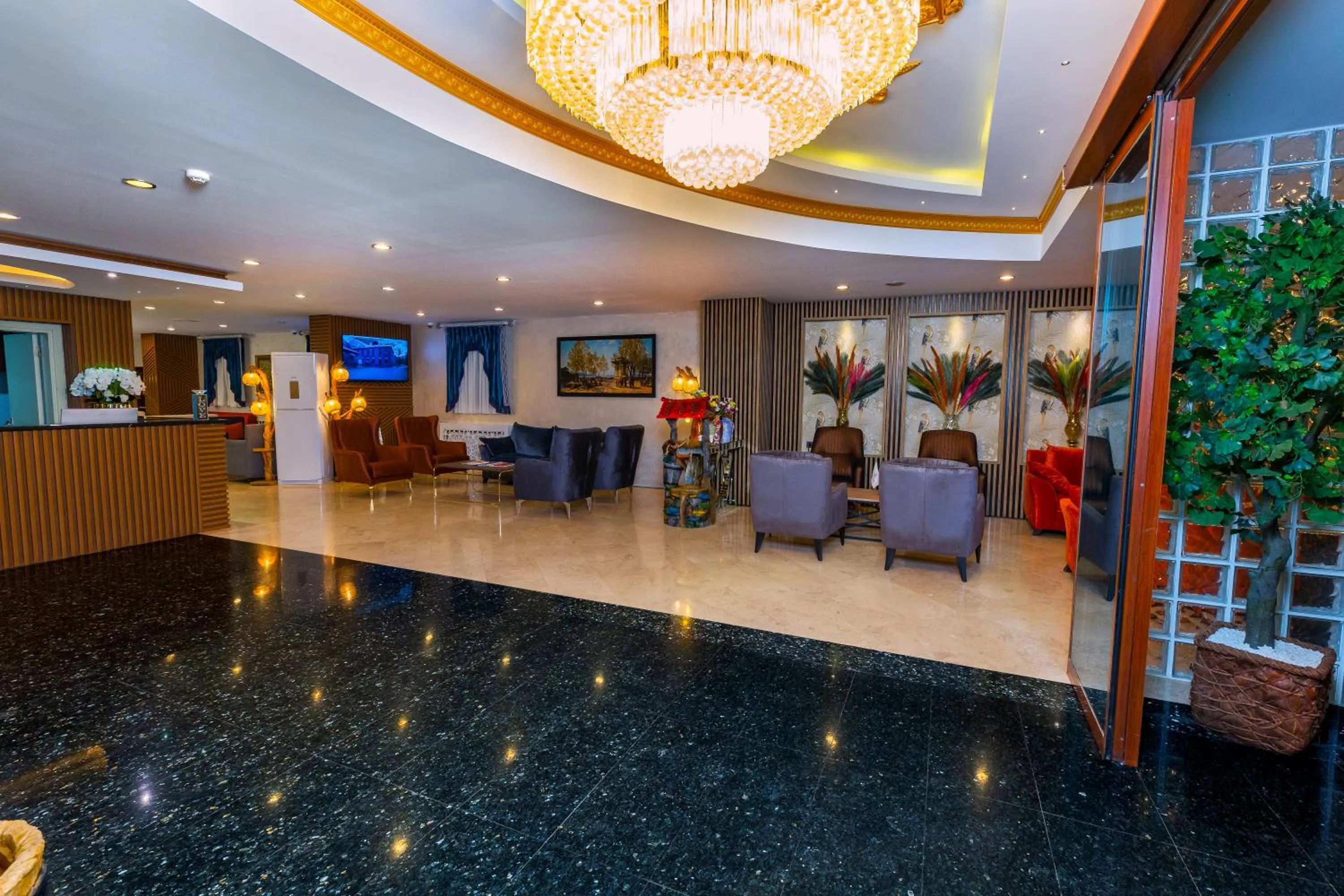 Lobby or reception in GRAND ANİ HOTEL