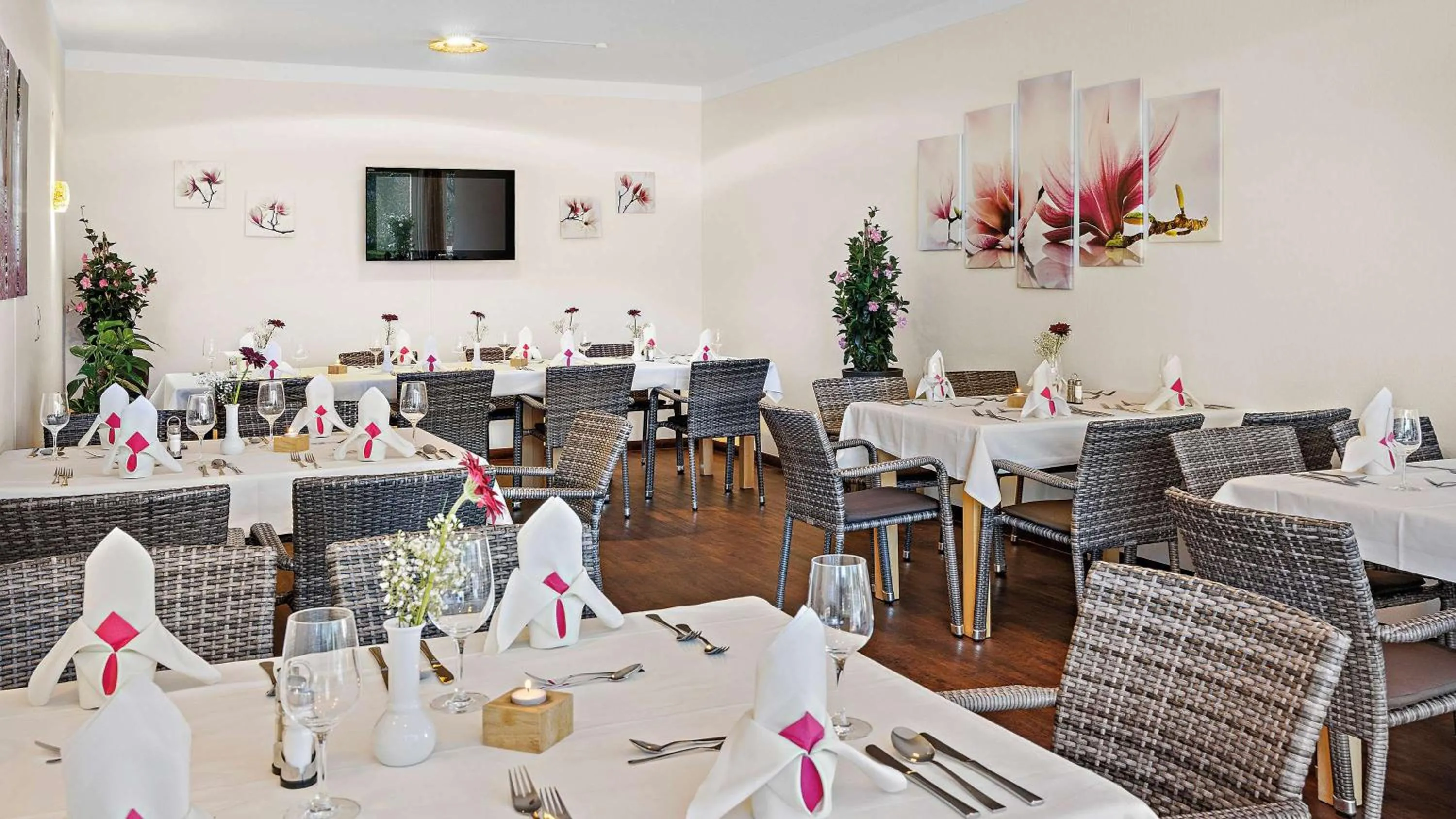 Restaurant/places to eat in Best Western Aparthotel Birnbachhöhe