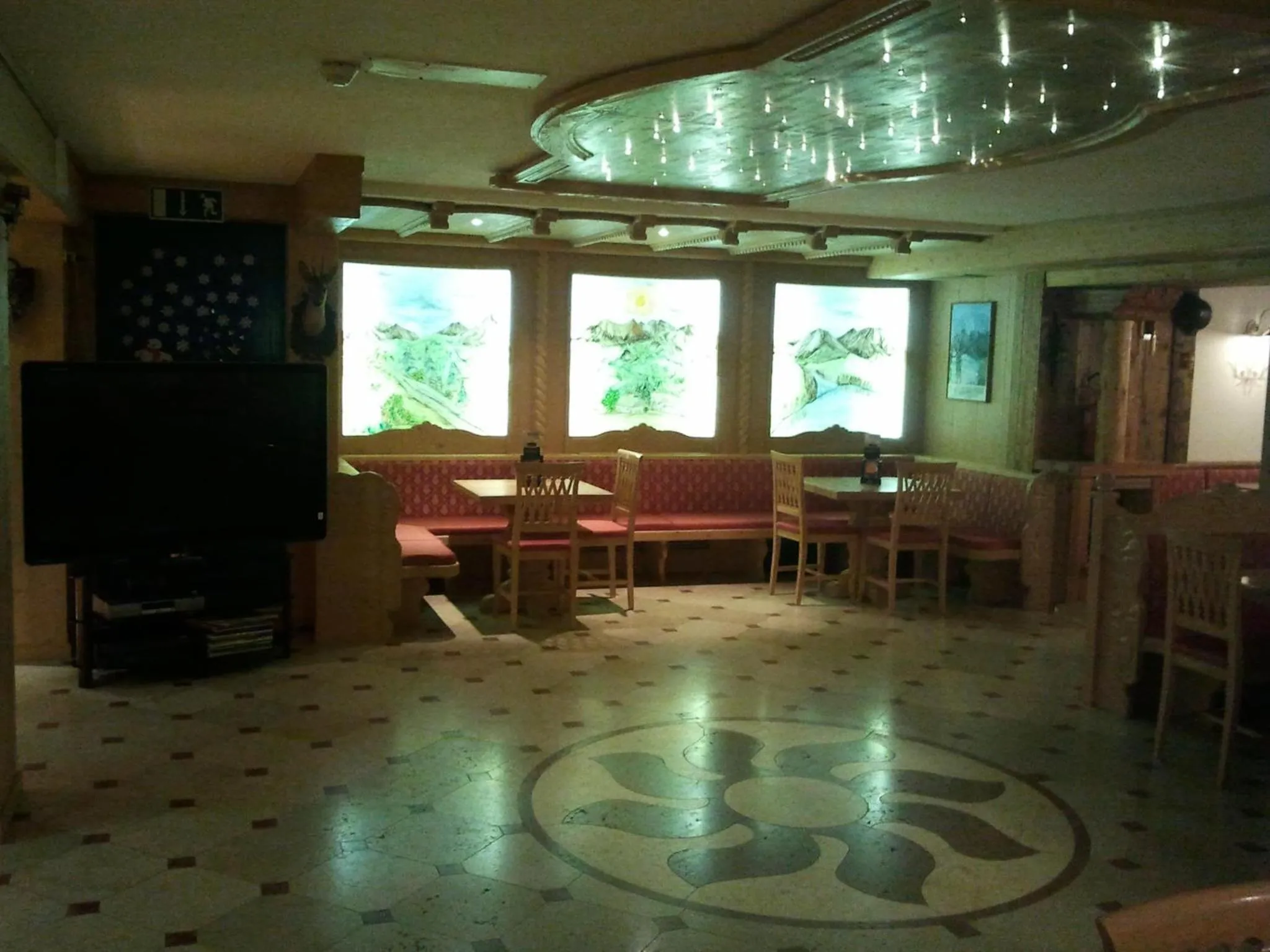 Communal lounge/ TV room in Hotel Sole