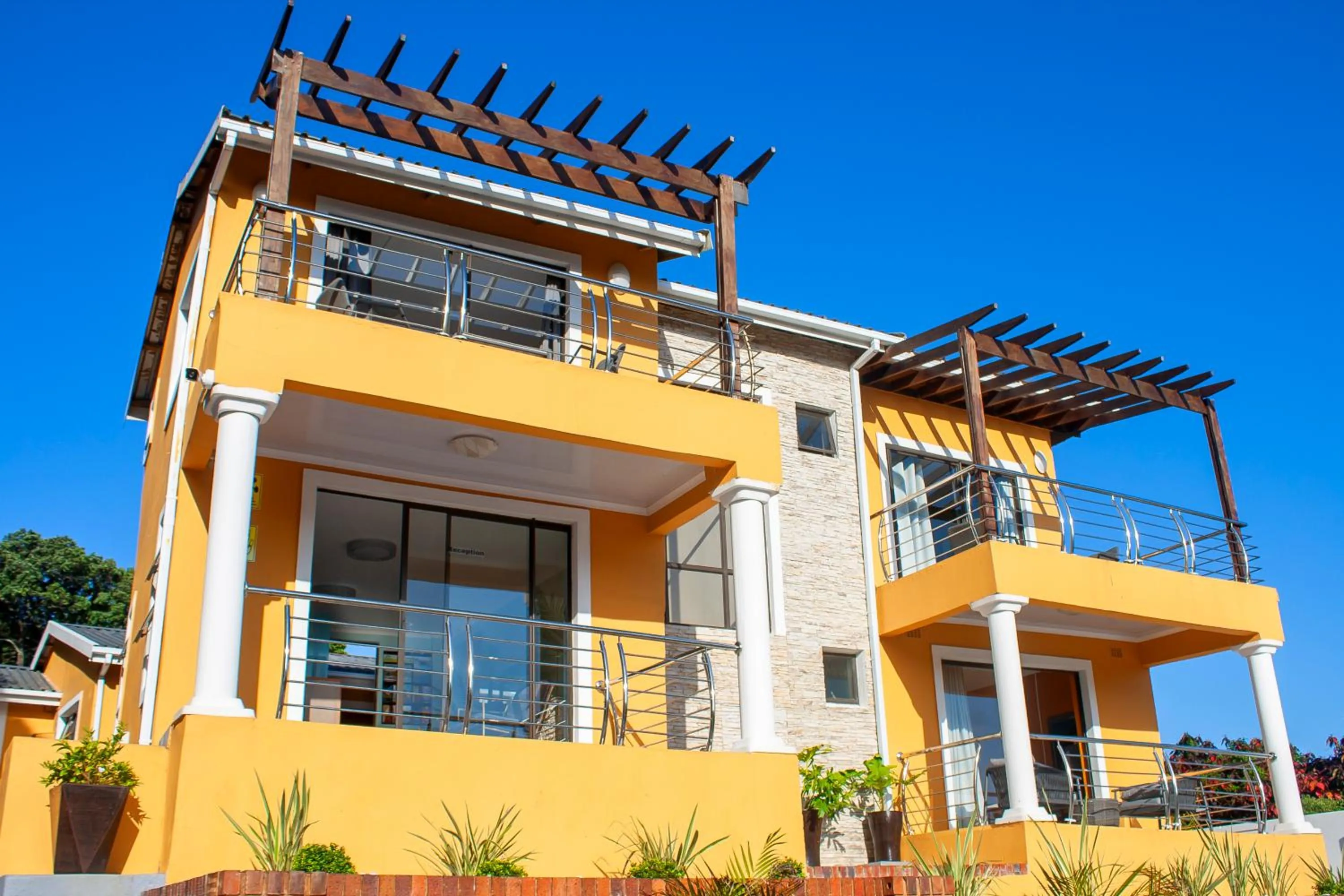 Facade/entrance in Seven Wonders B&B