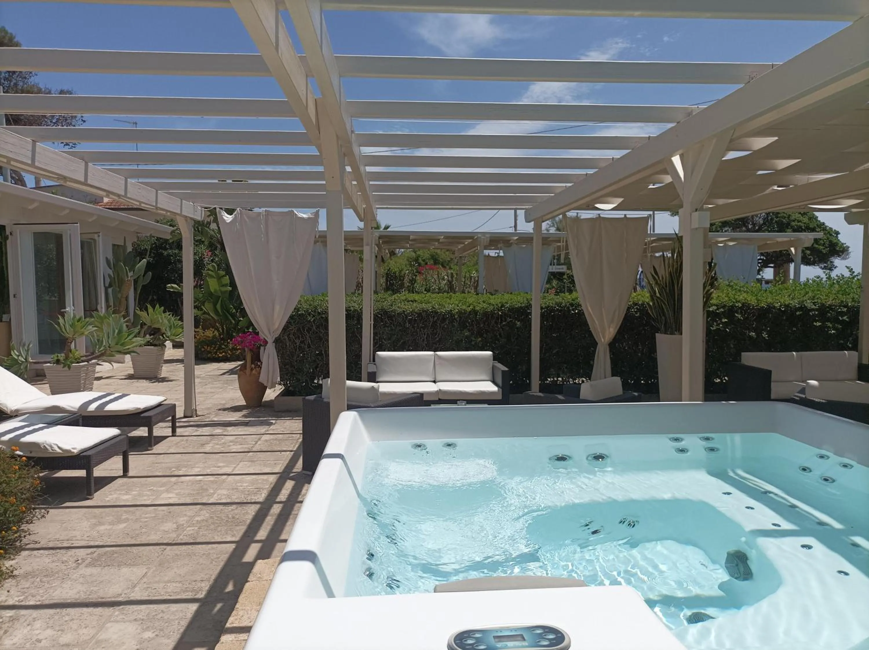 Hot Tub in La Giara Resort