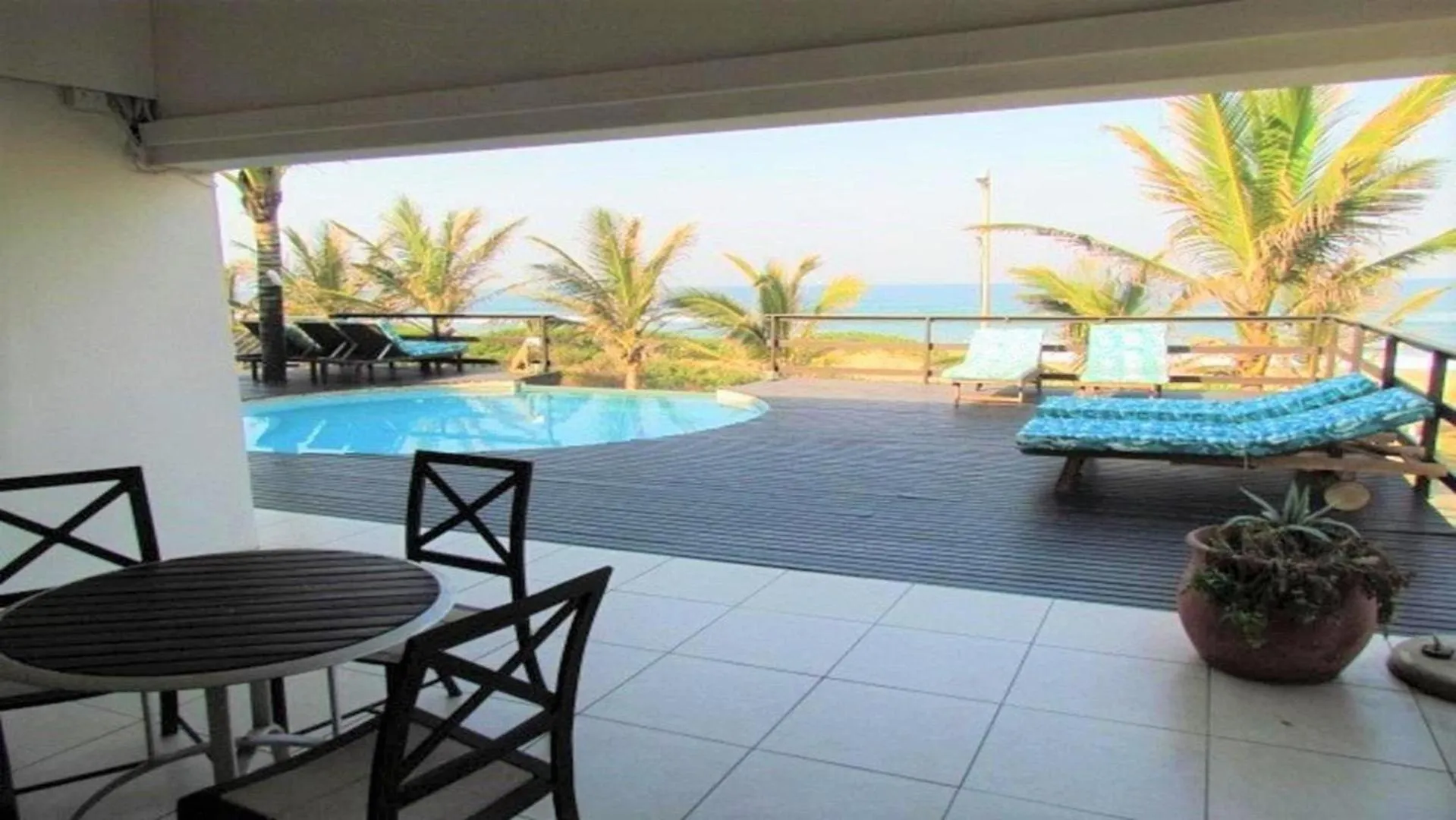 Patio in Bentley on the Beach