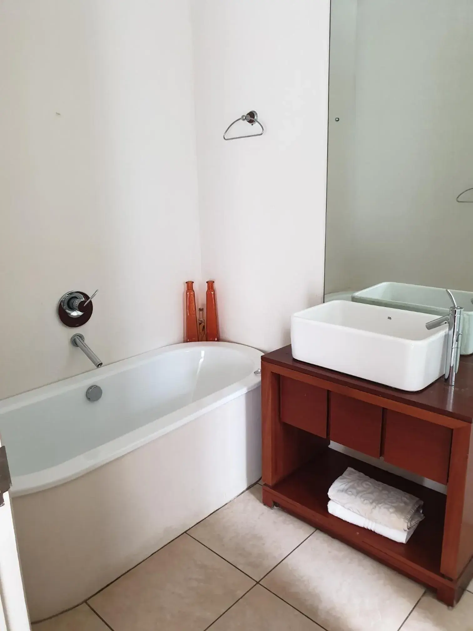 Standard King Room - single occupancy in Bentley on the Beach Standard King Room - single occupancy in Bentley on the Beach