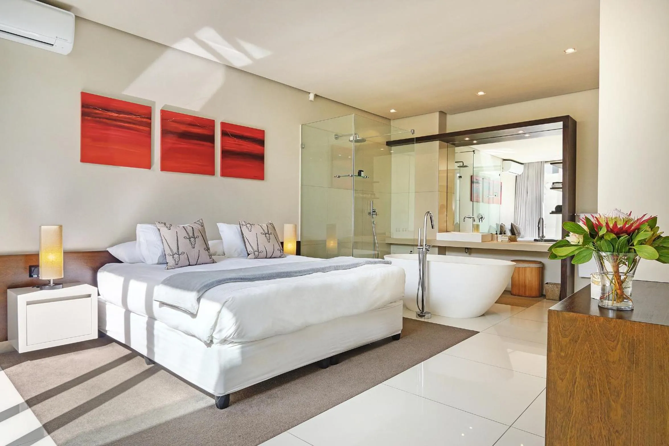 Bedroom, Bed in Blinkwater Villa