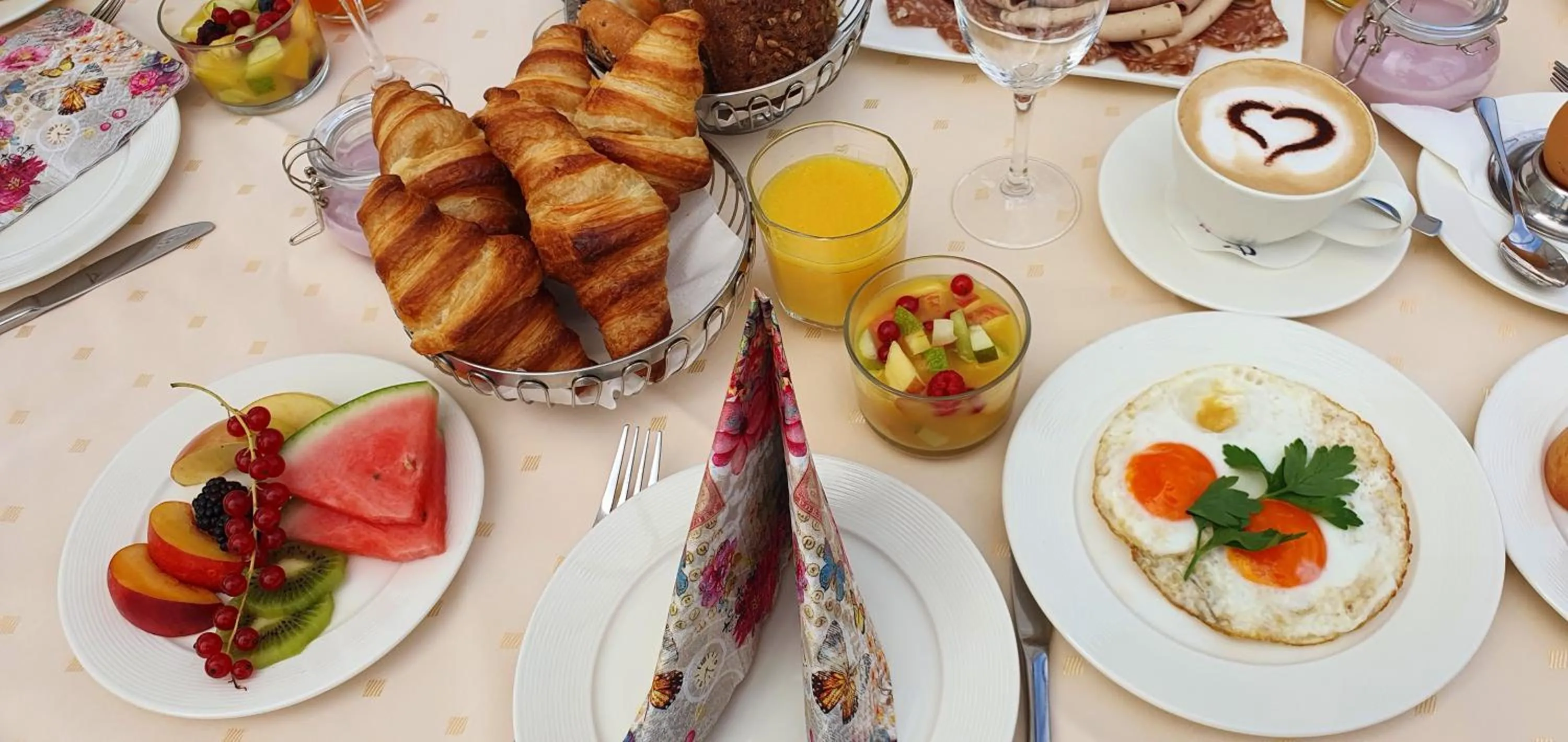 Breakfast in Eden Hotel