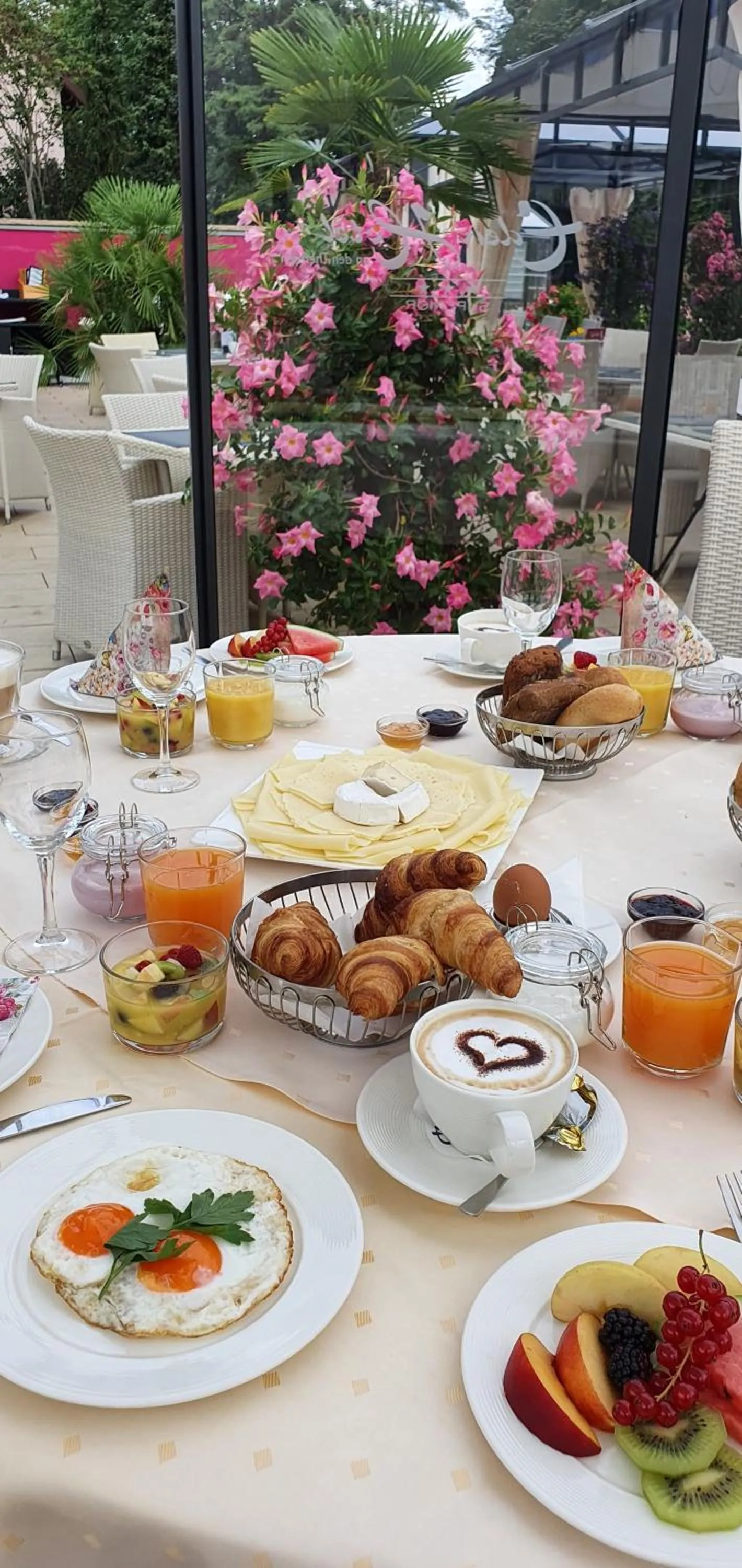 Breakfast in Eden Hotel