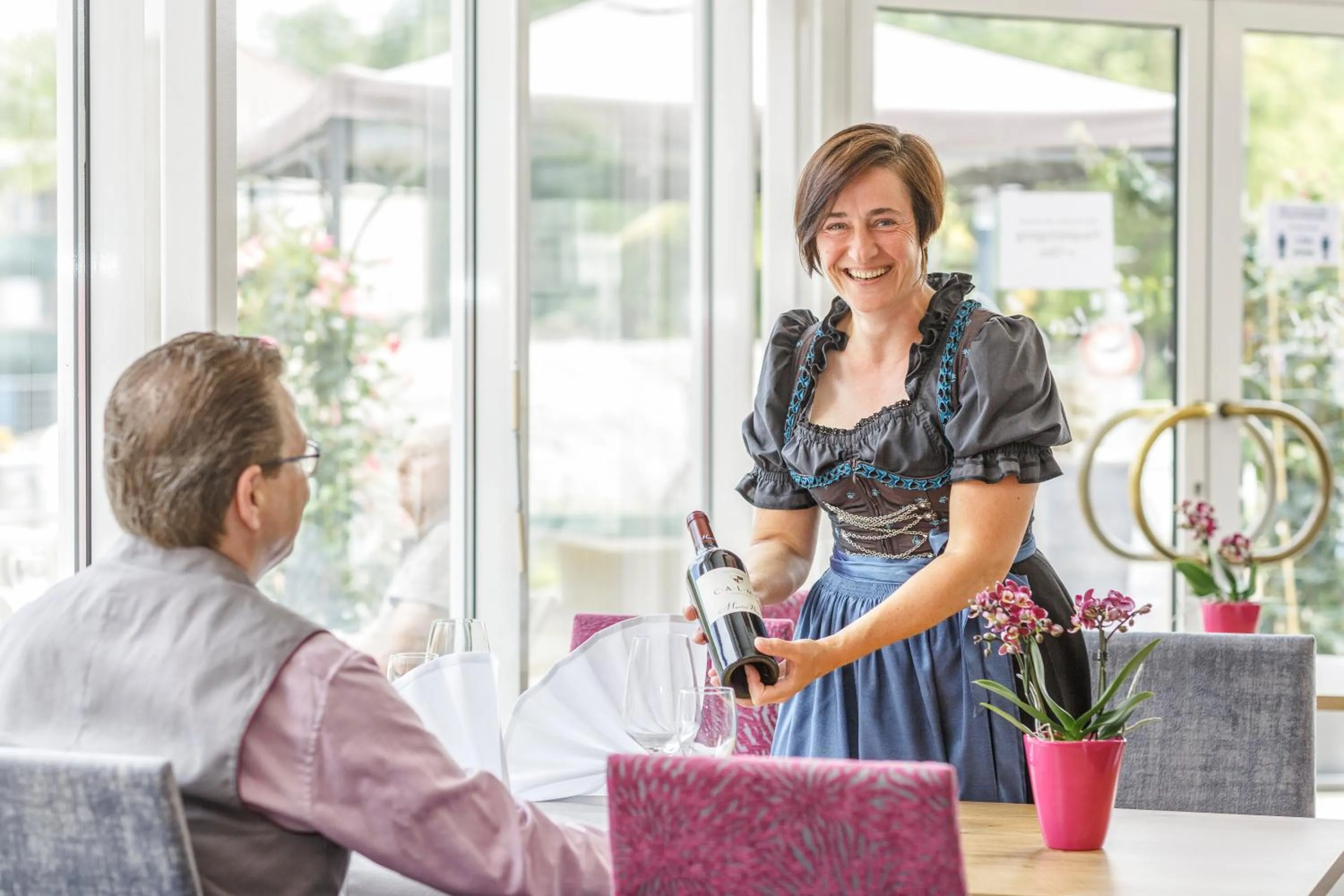 Restaurant/places to eat in Eden Hotel