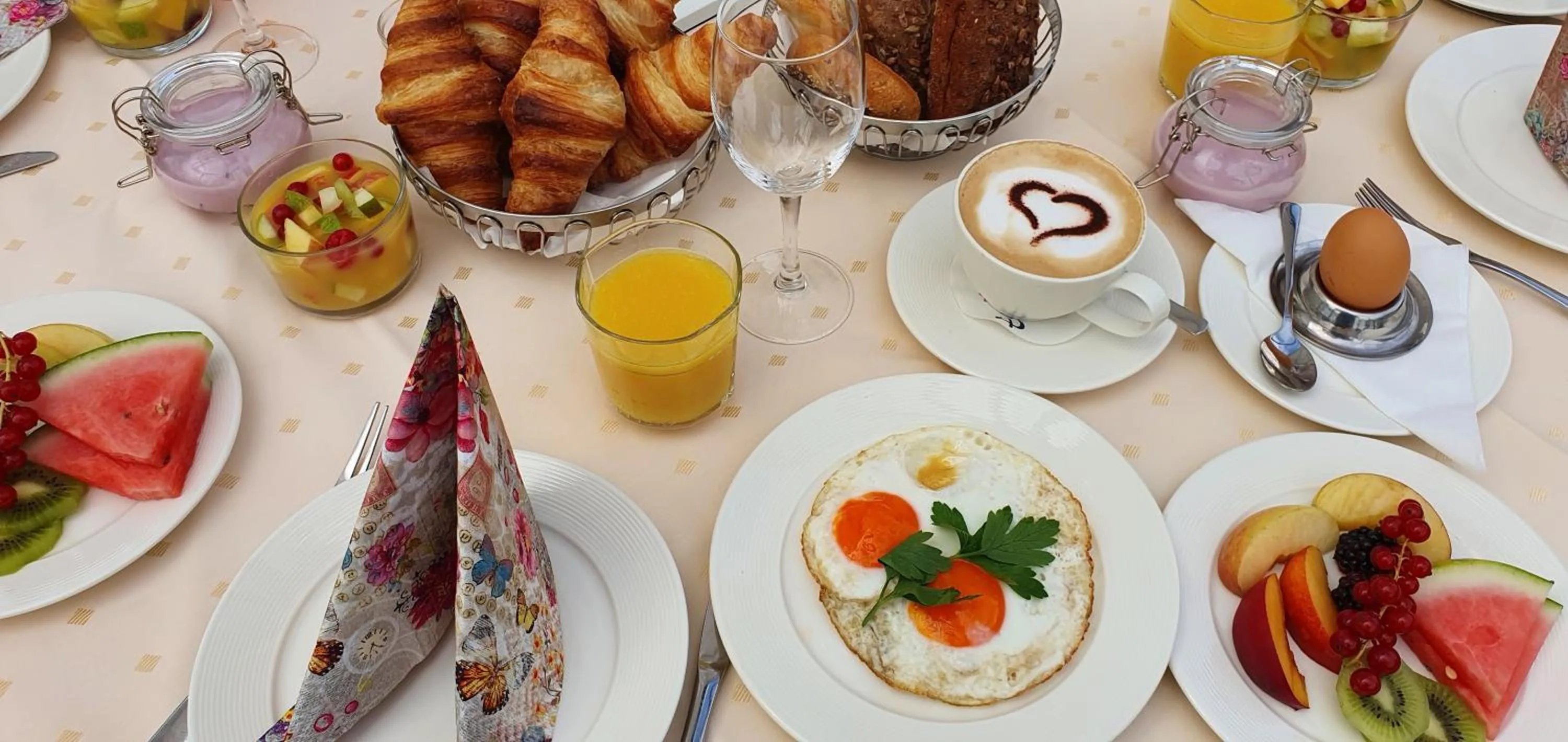 Breakfast in Eden Hotel