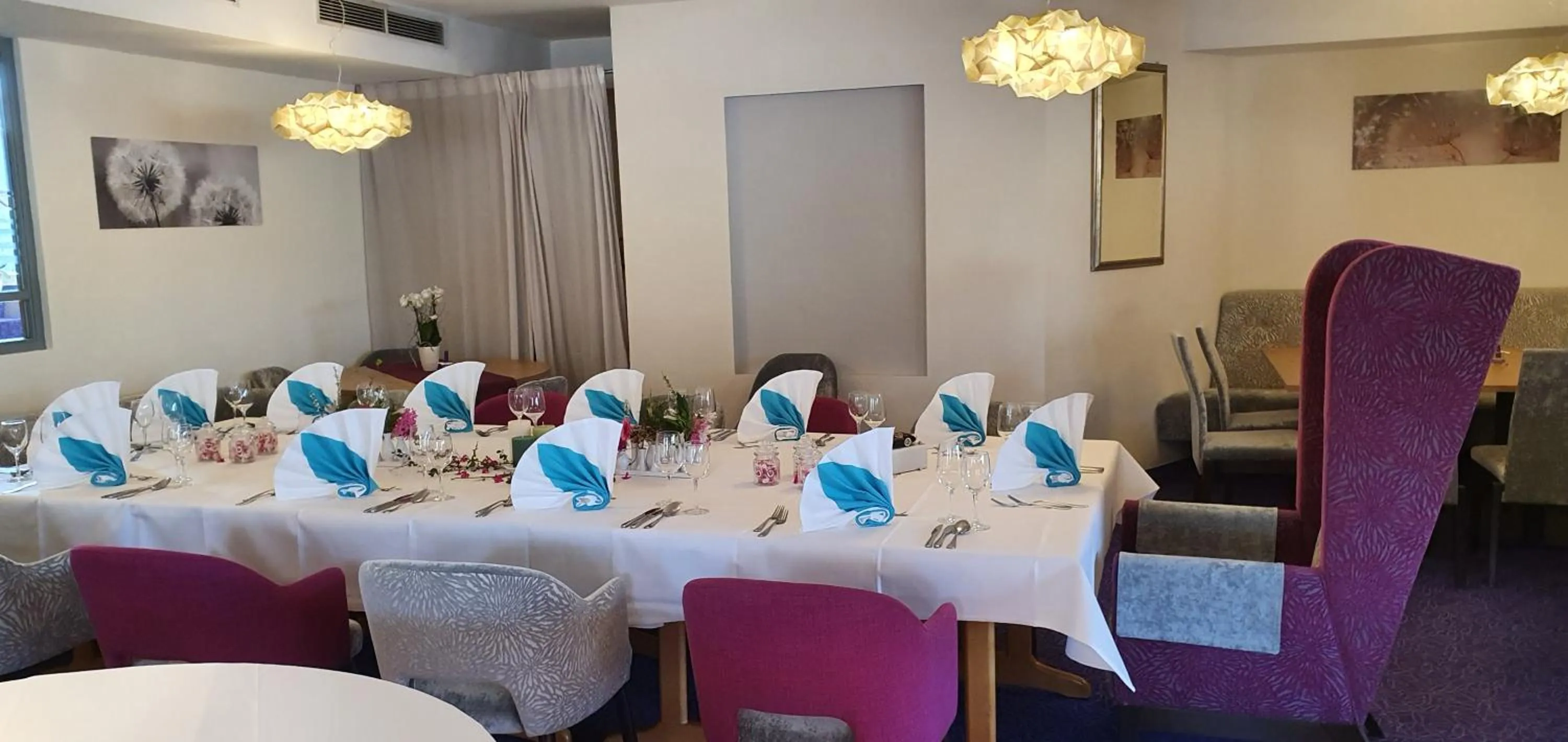 Restaurant/places to eat in Eden Hotel