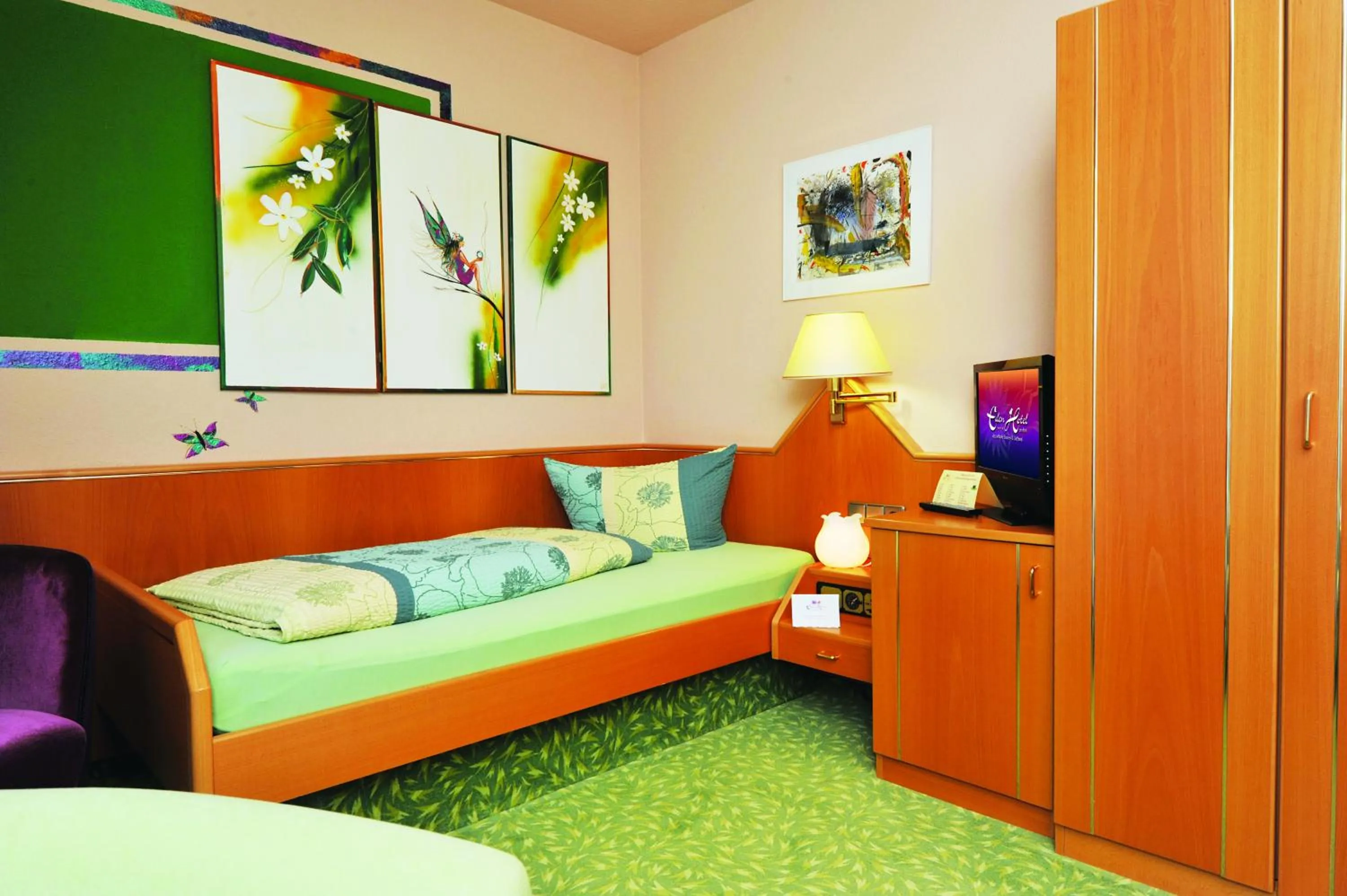 Photo of the whole room, Bed in Eden Hotel