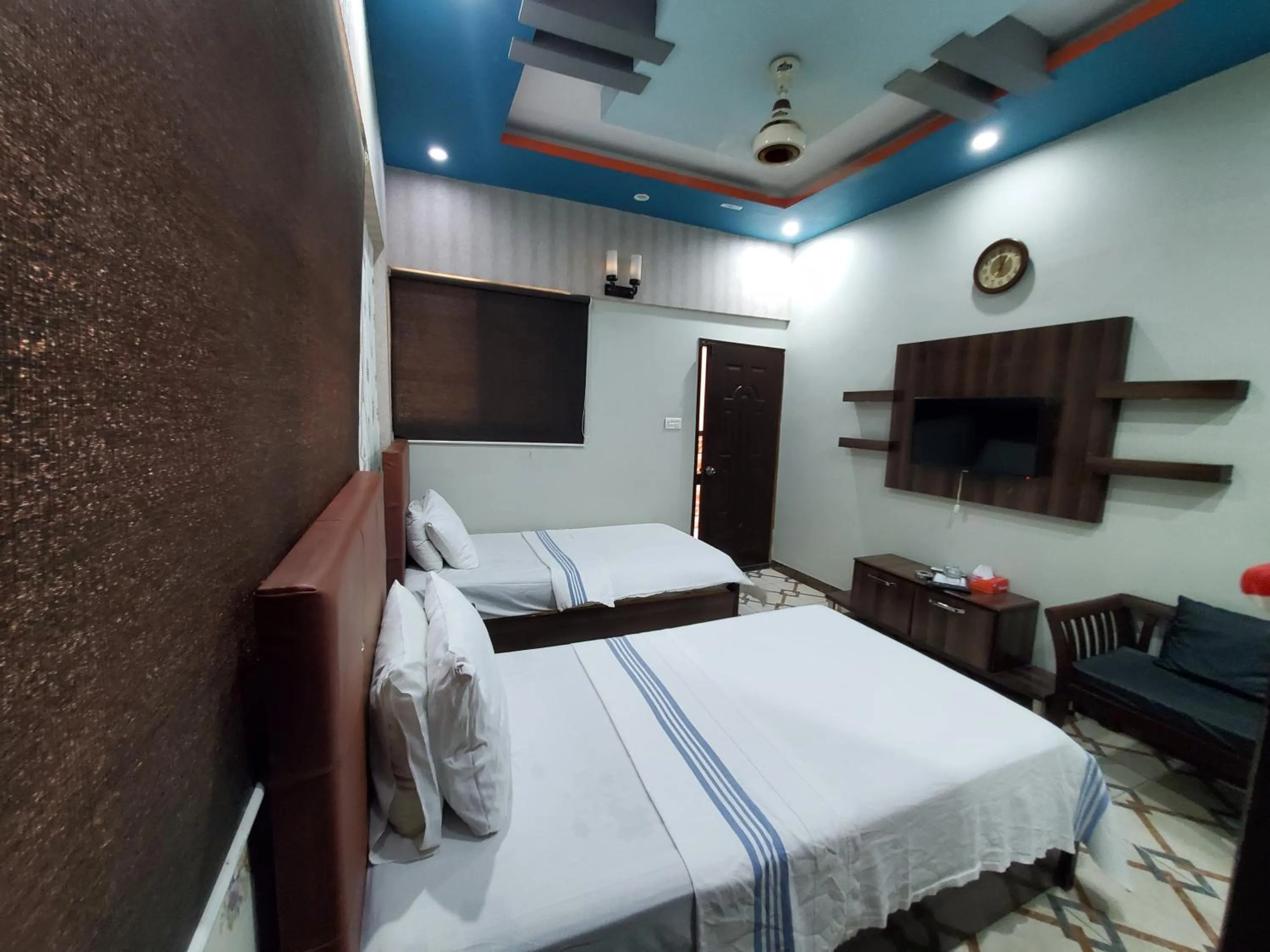 Bed in Diplomat Inn Hotel