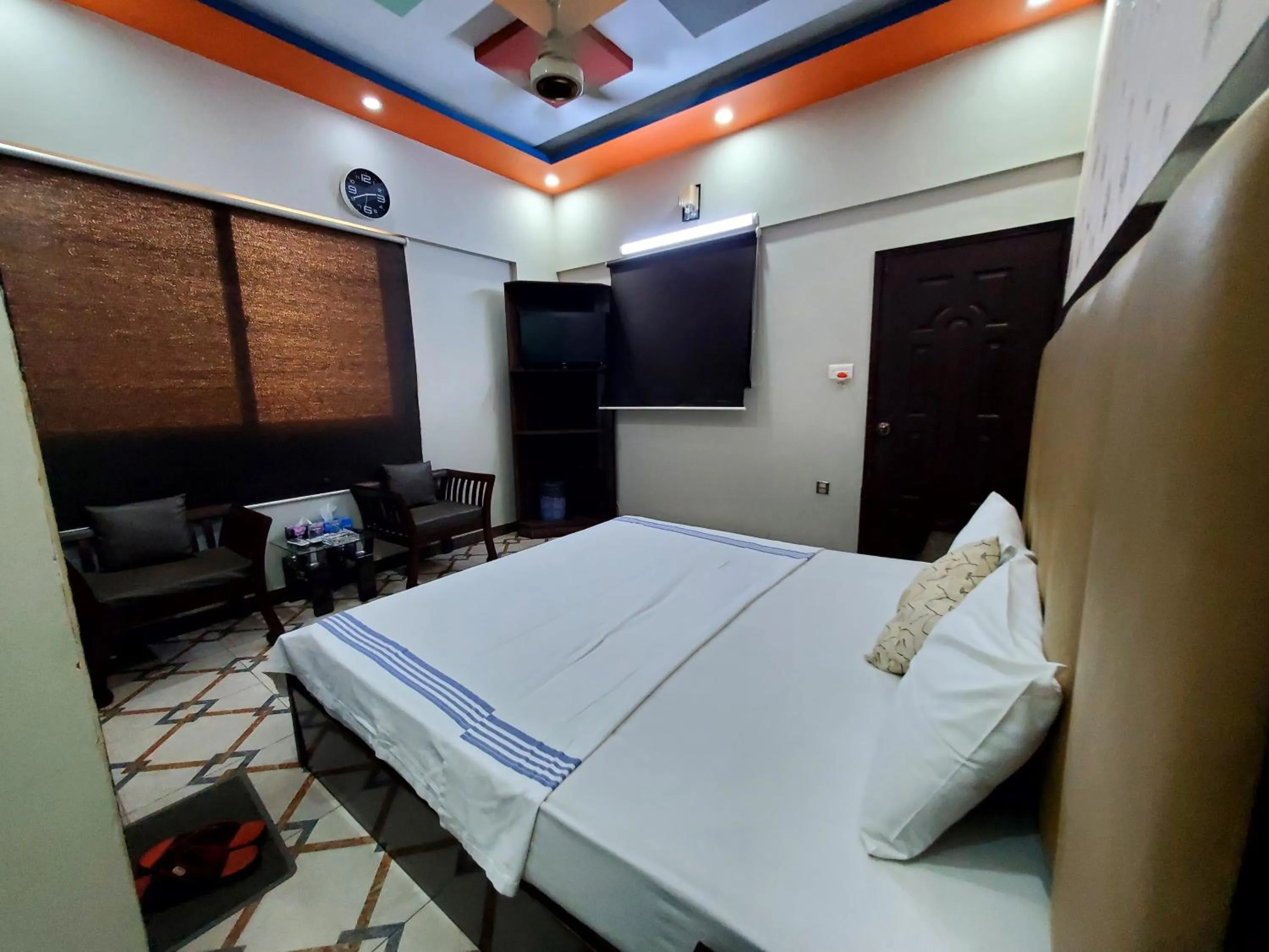 Bed in Diplomat Inn Hotel