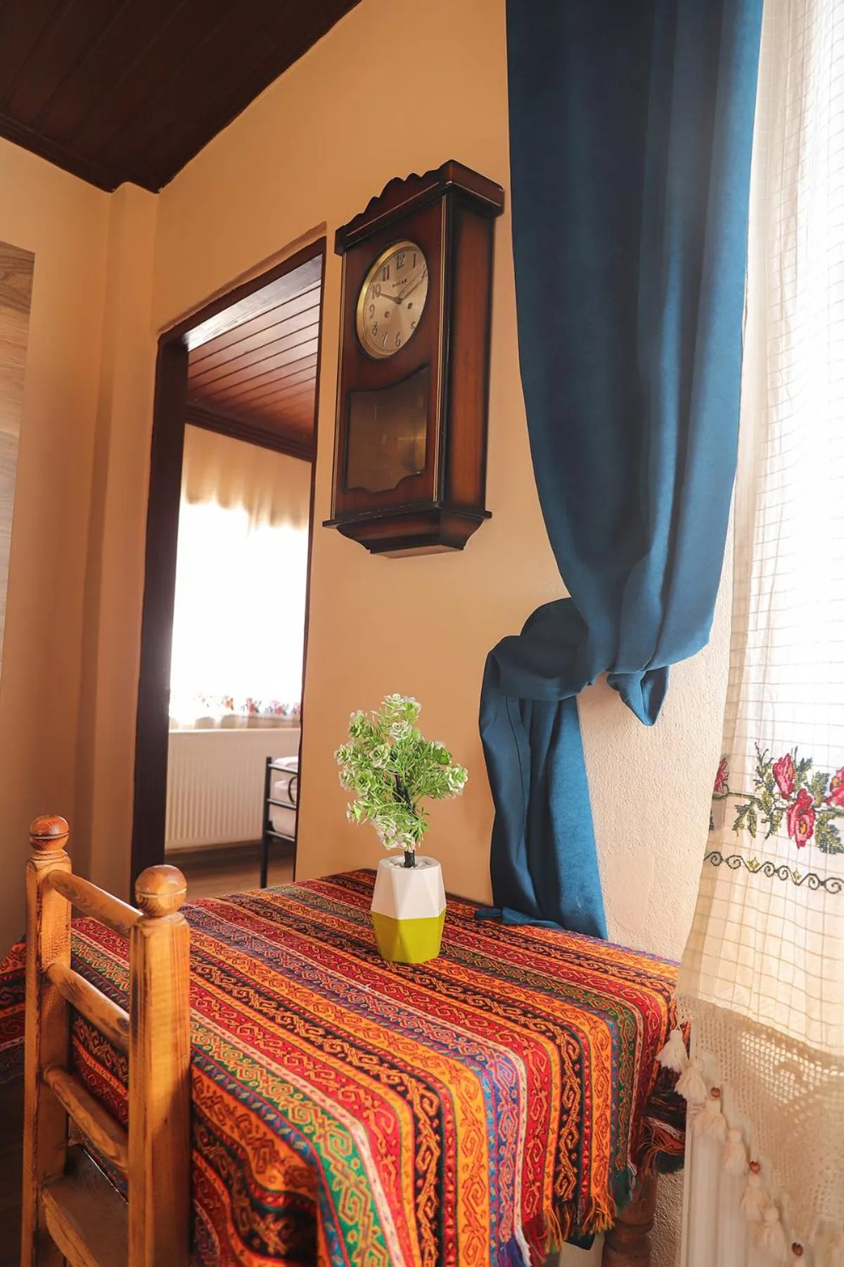 Photo of the whole room, Bed in Şirvani Konağı