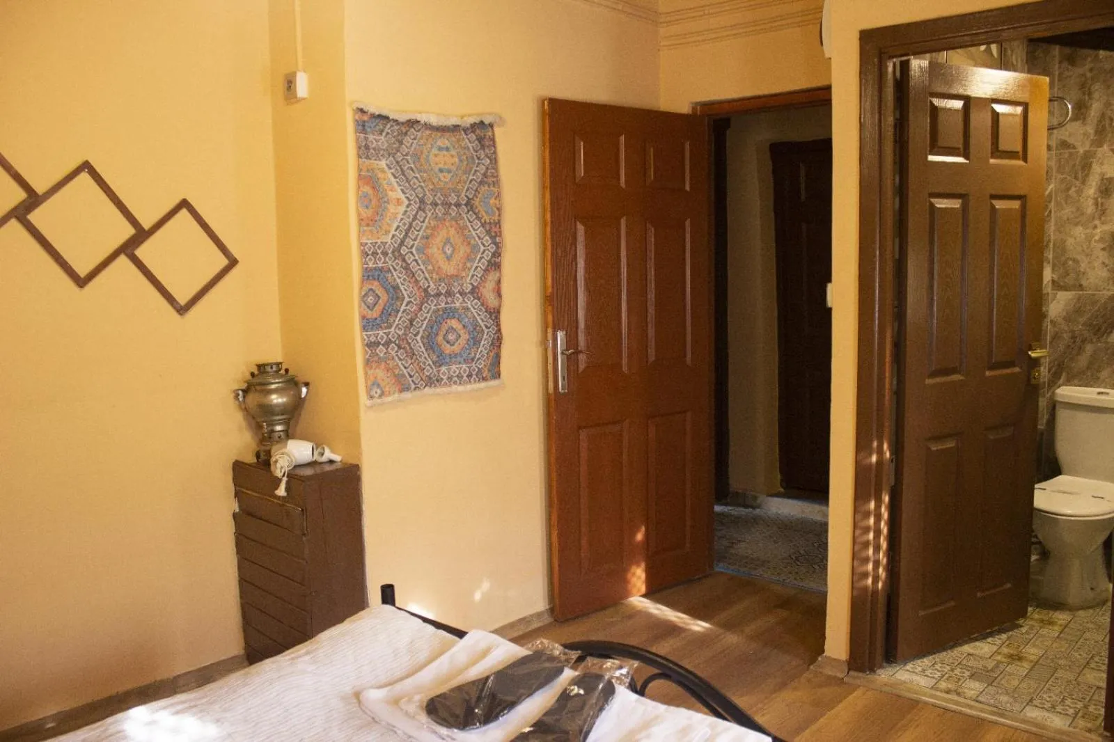 Shower in Şirvani Konağı