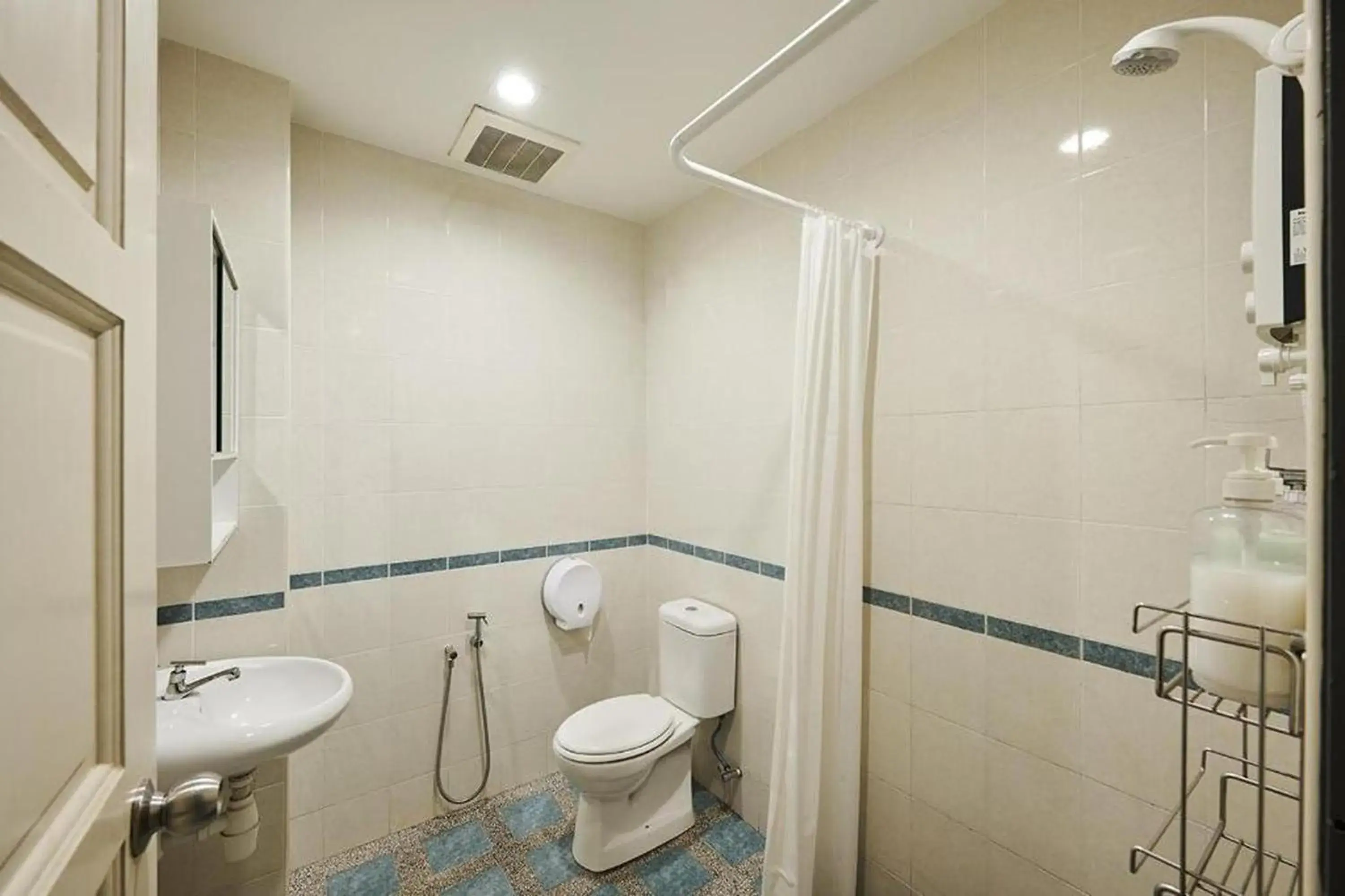 Standard Queen Room in Sleepy Nomad Hostel Standard Queen Room in Sleepy Nomad Hostel