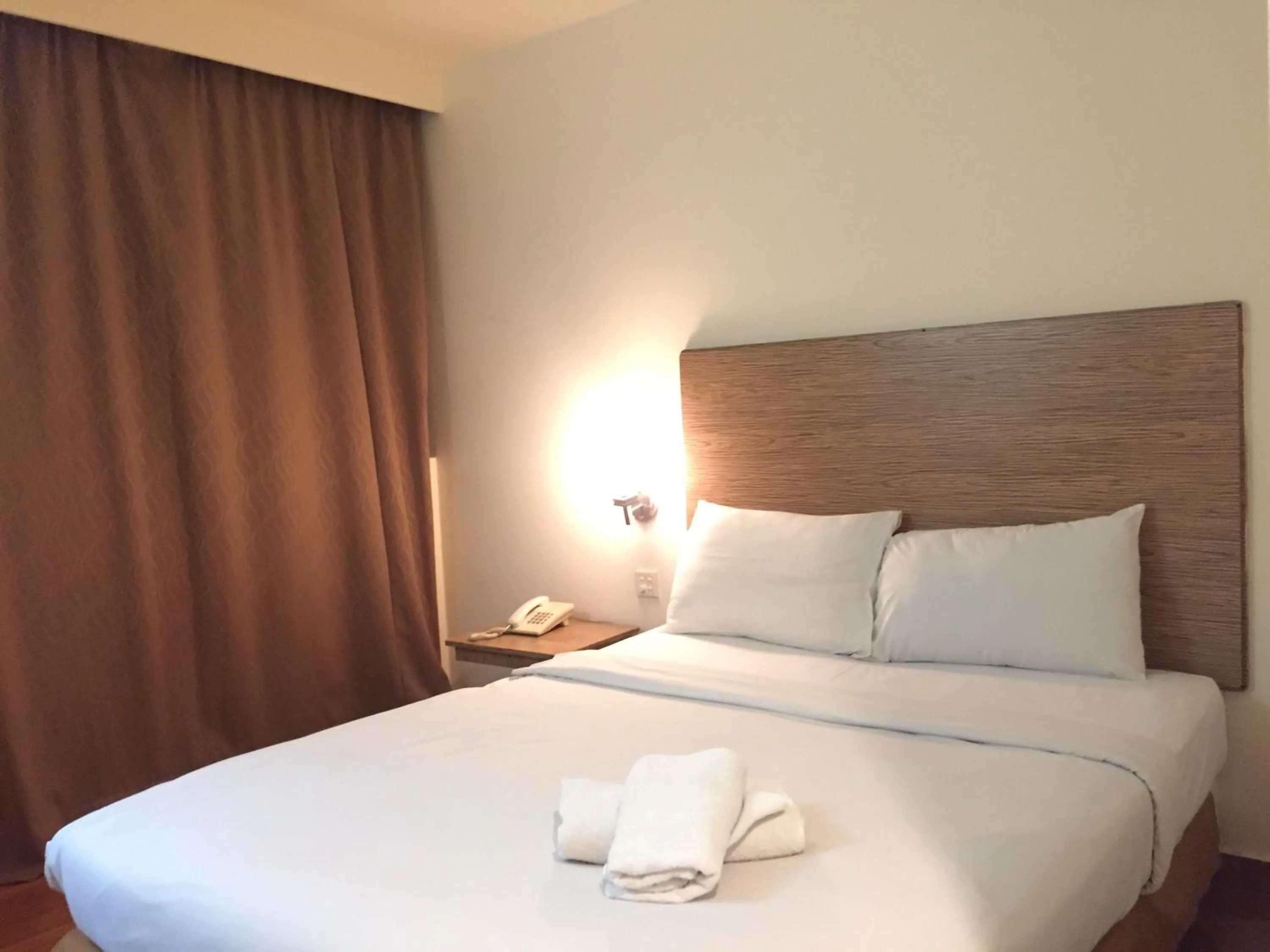 Photo of the whole room, Bed in HOTEL SRI SUTRA (BANDAR SUNWAY)