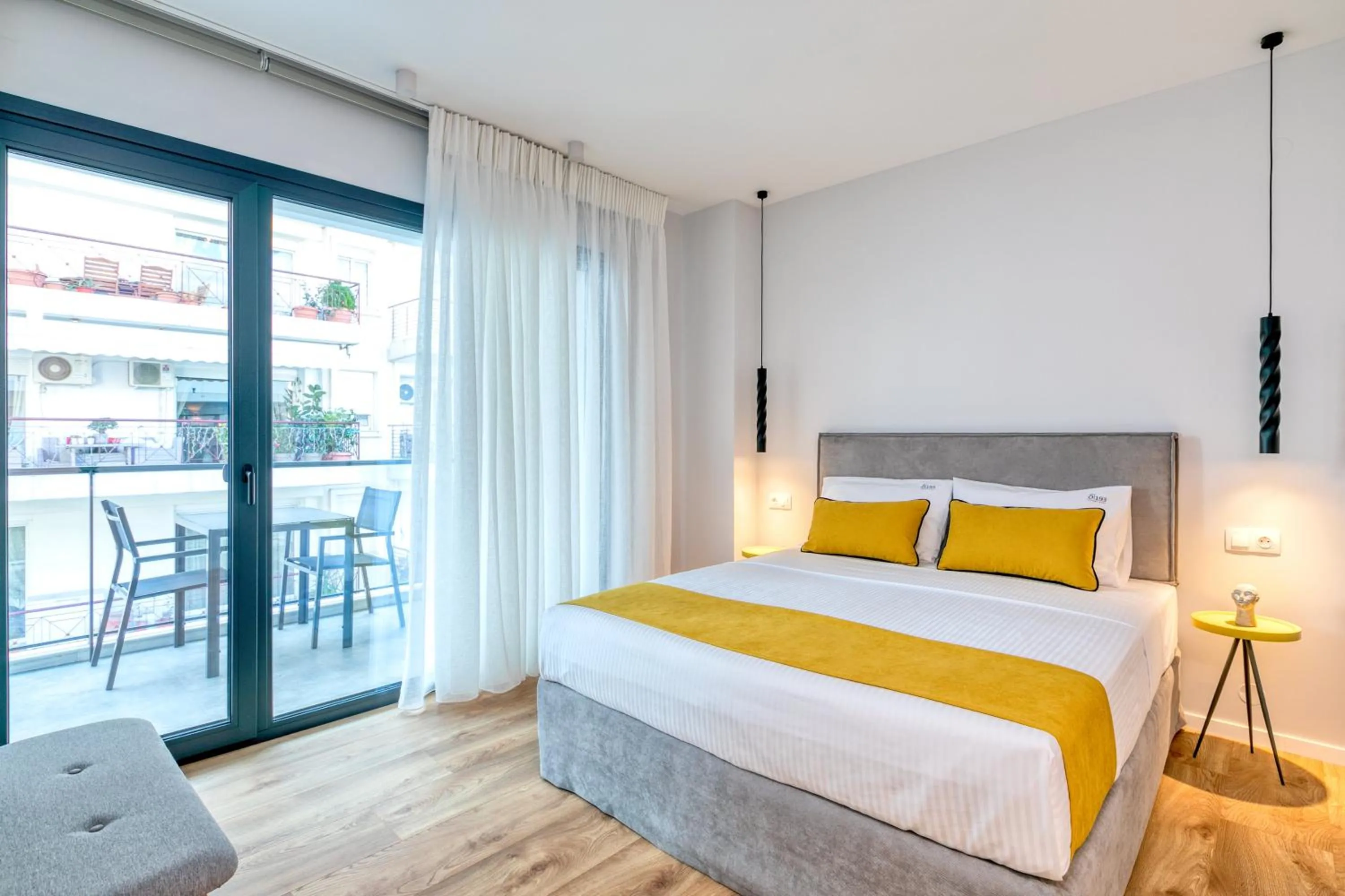 Photo of the whole room, Bed in δ193