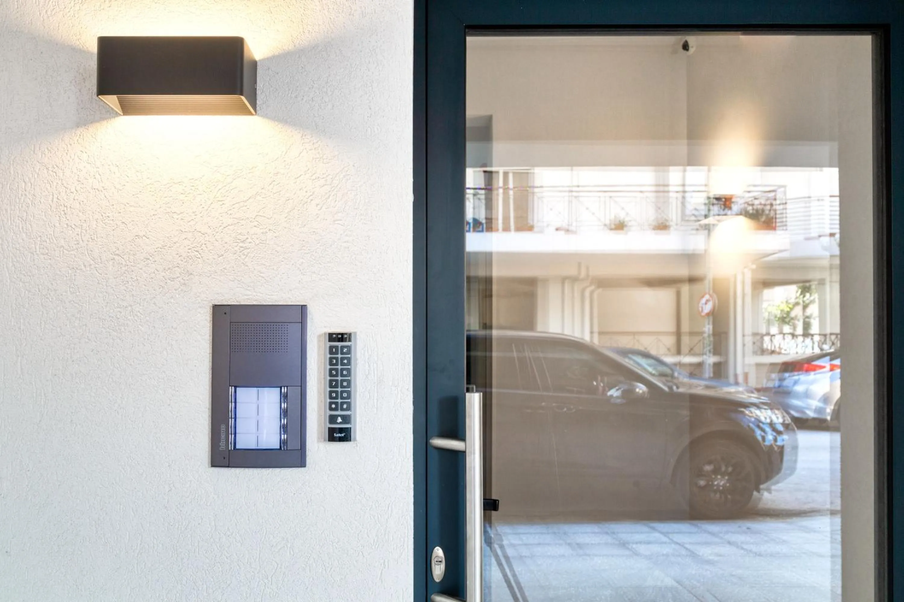 Facade/entrance in δ193