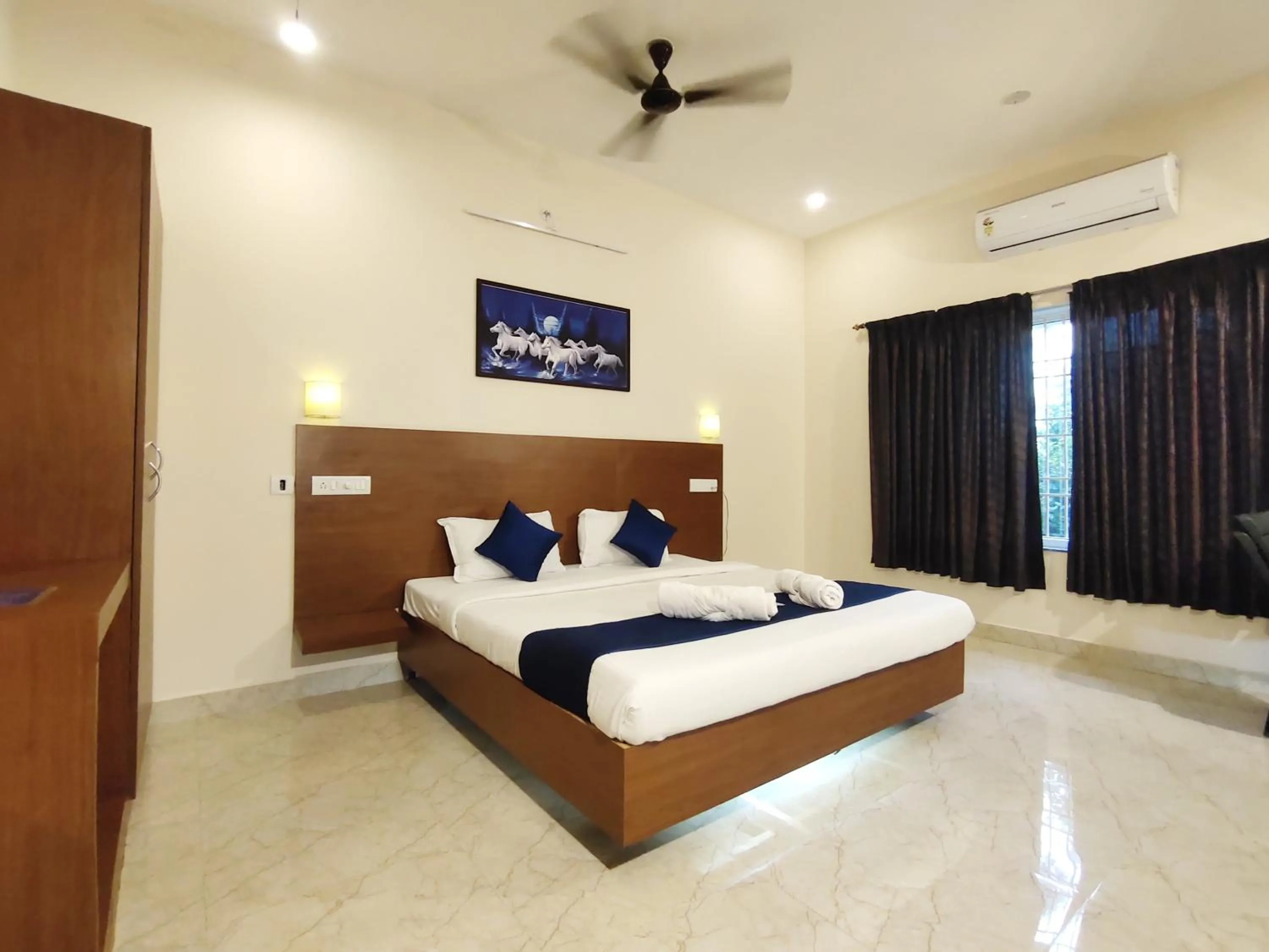 Bed in PV Resort - Auro Beach