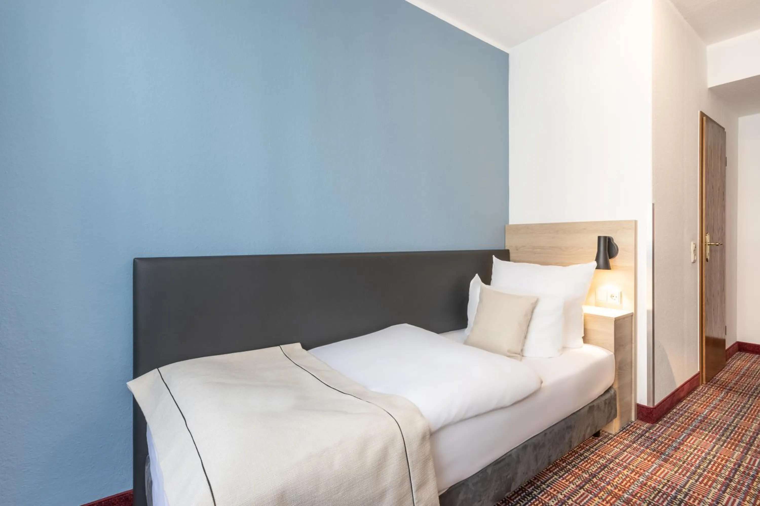 Photo of the whole room, Bed in Hotel Ambassador Essen