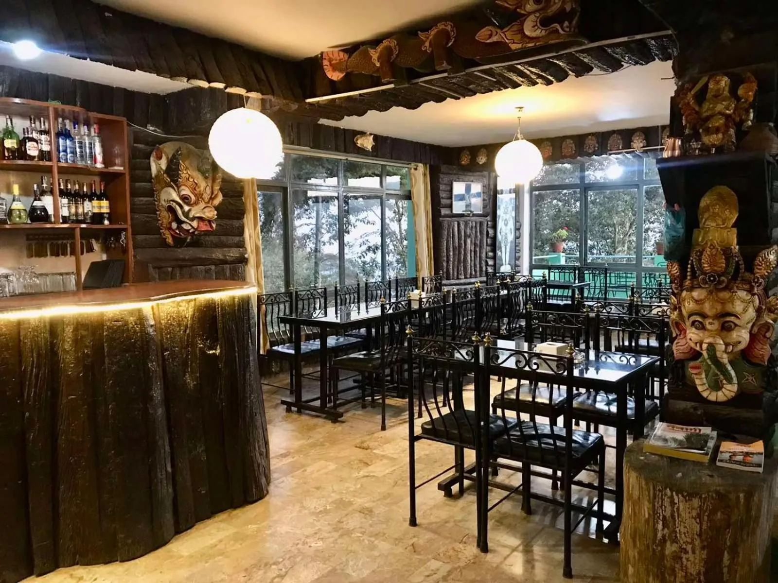 Restaurant/places to eat in Hotel New Dragon