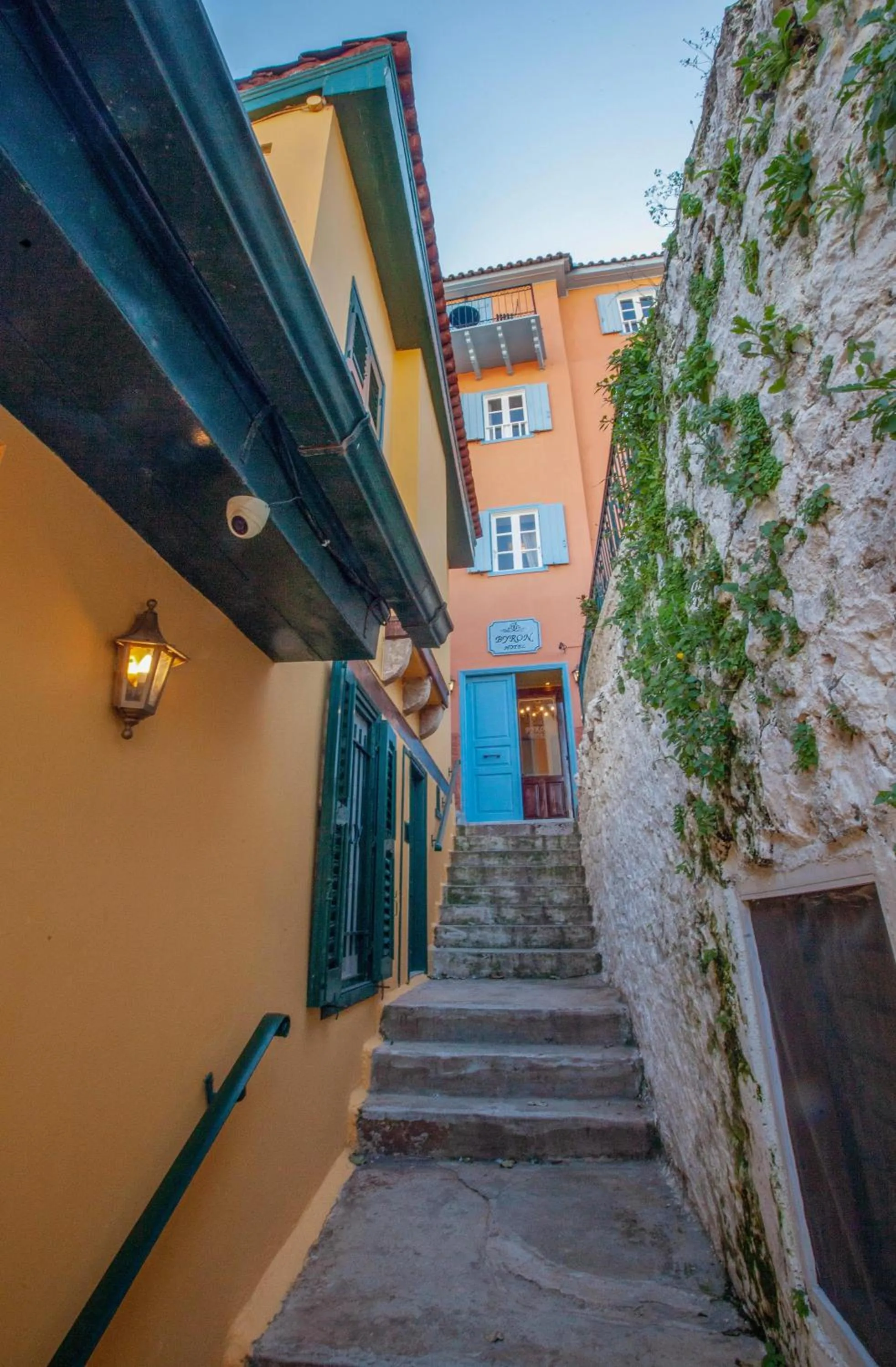 Property building in Byron Traditional Hotel