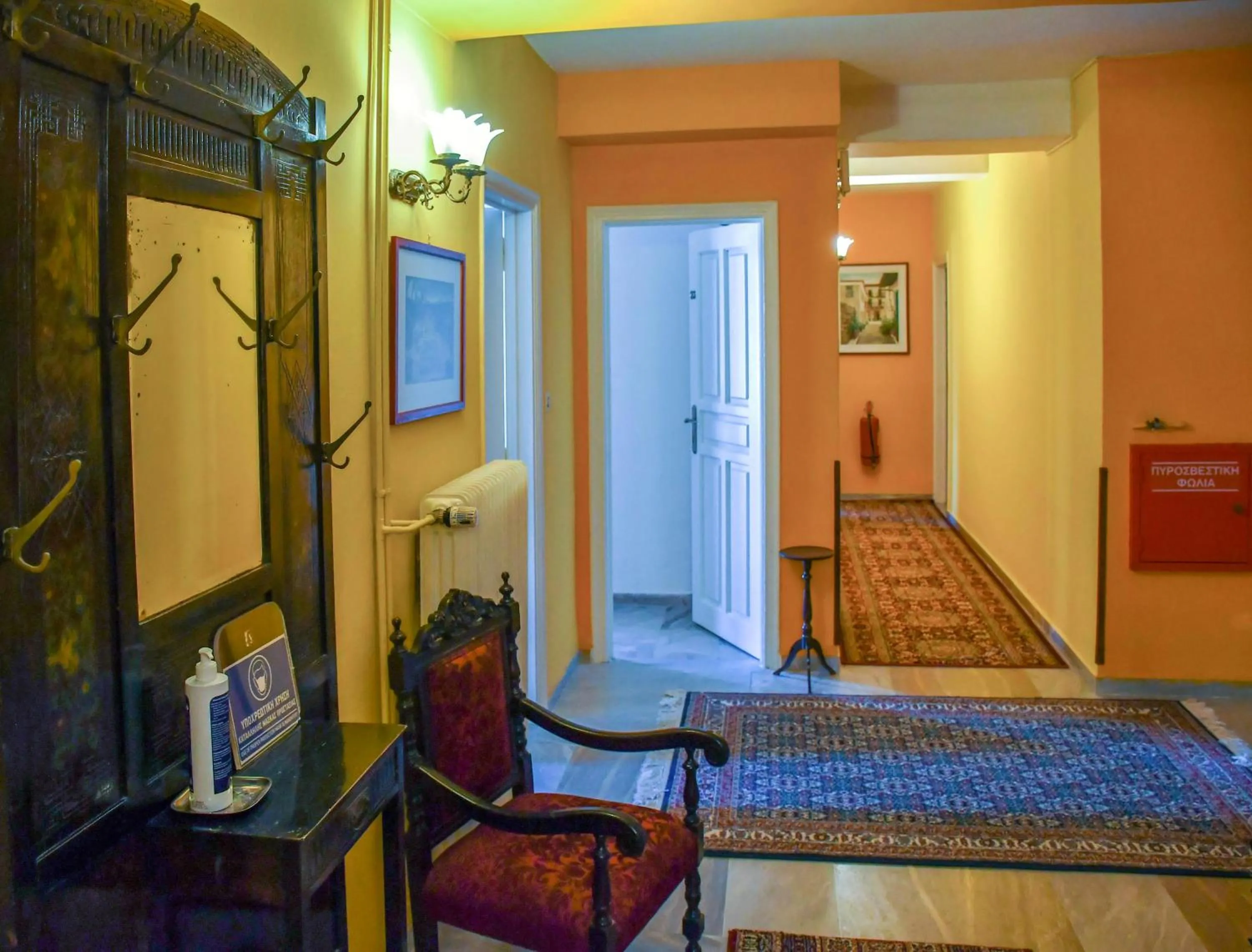 Property building in Byron Traditional Hotel