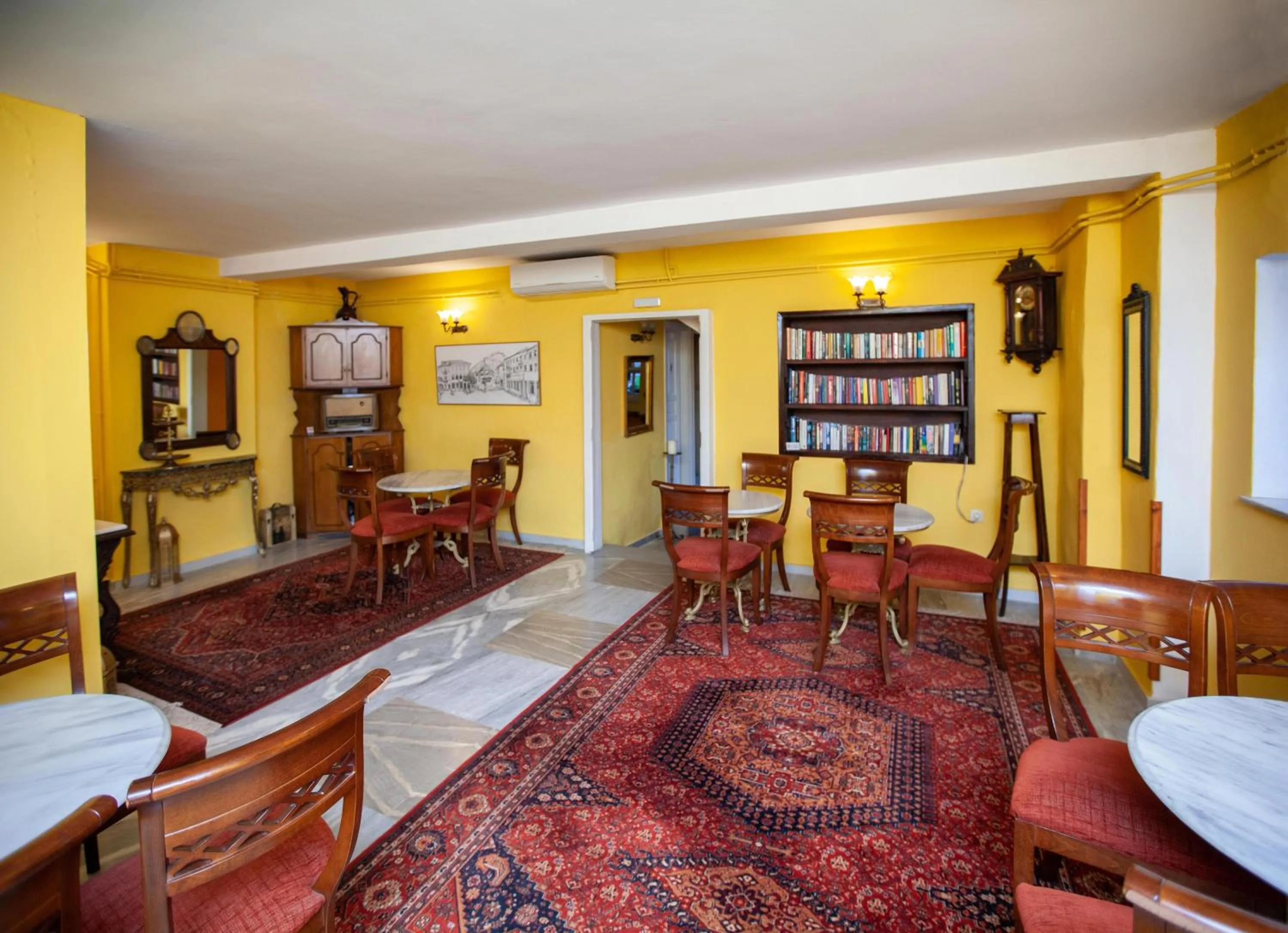 Breakfast in Byron Traditional Hotel