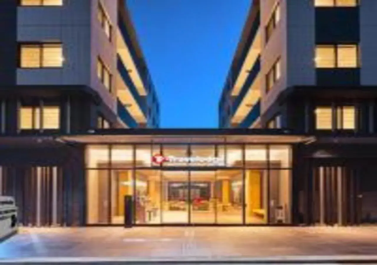 Property building in Hotel Pagong with M's Property building in Hotel Pagong with M's