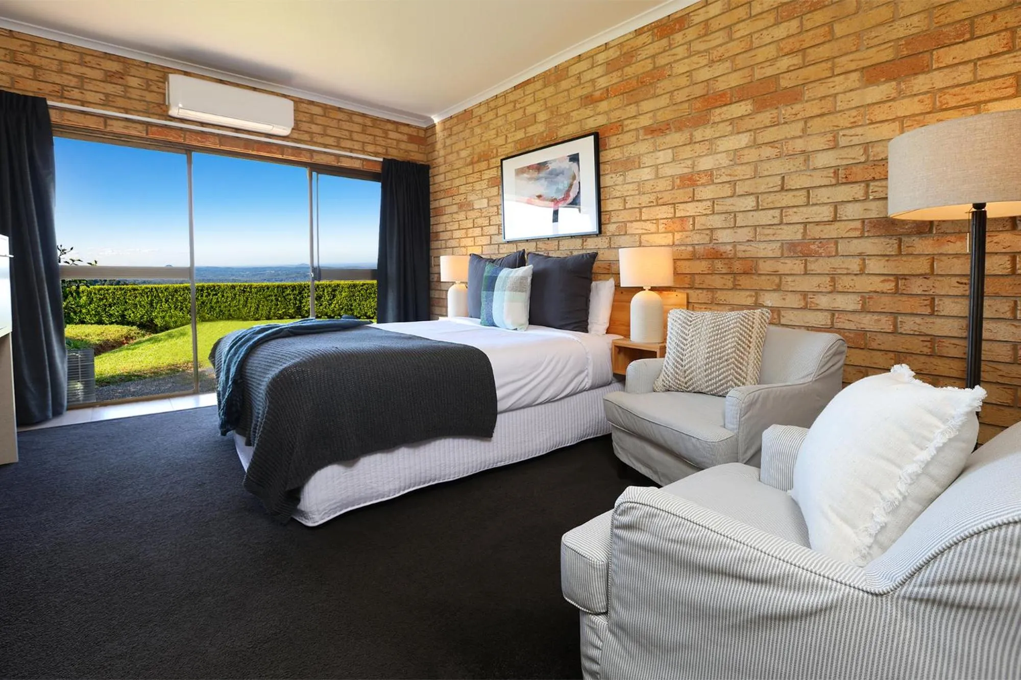 Bed in Maleny Views Motel