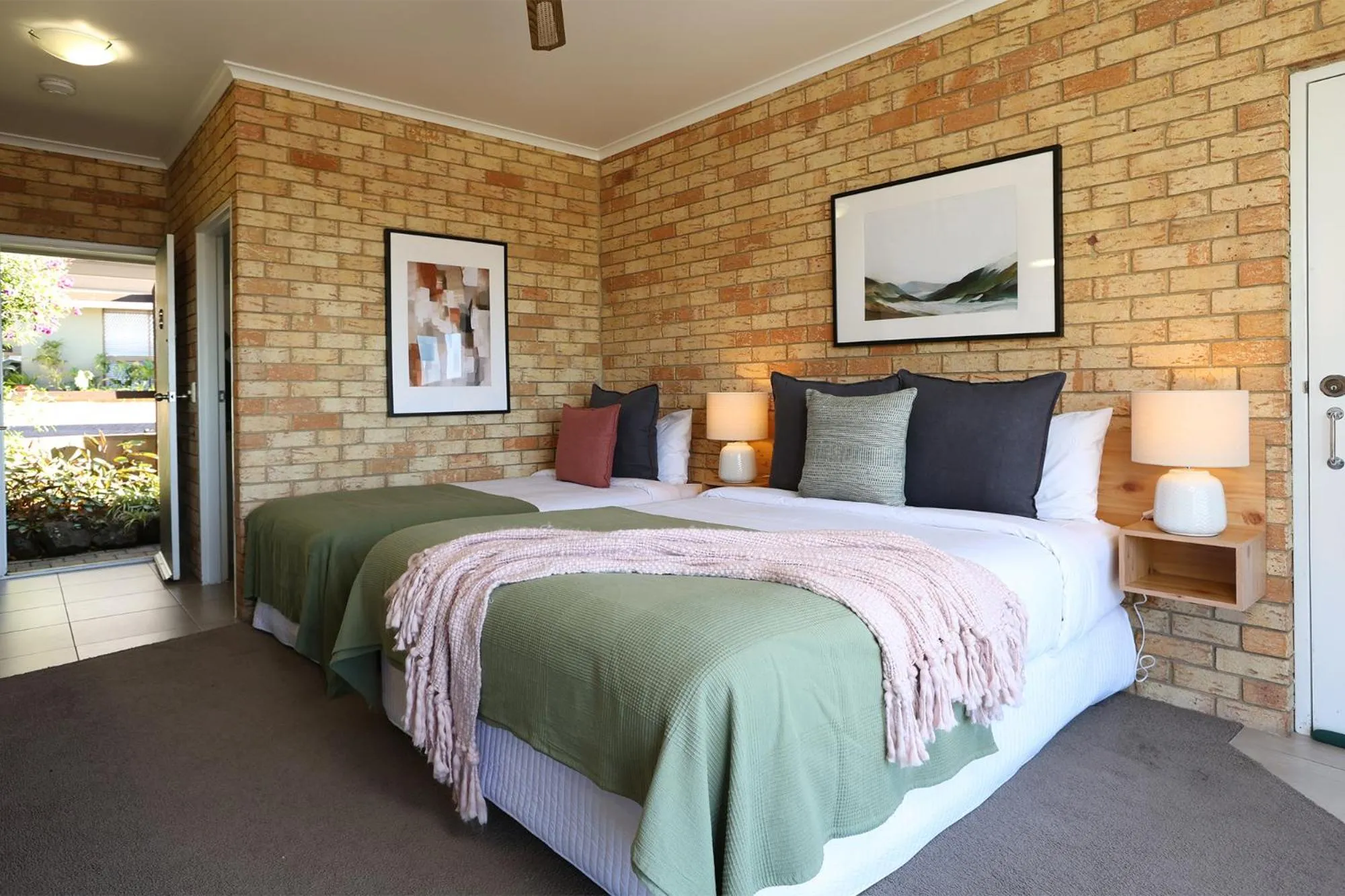 Bed in Maleny Views Motel