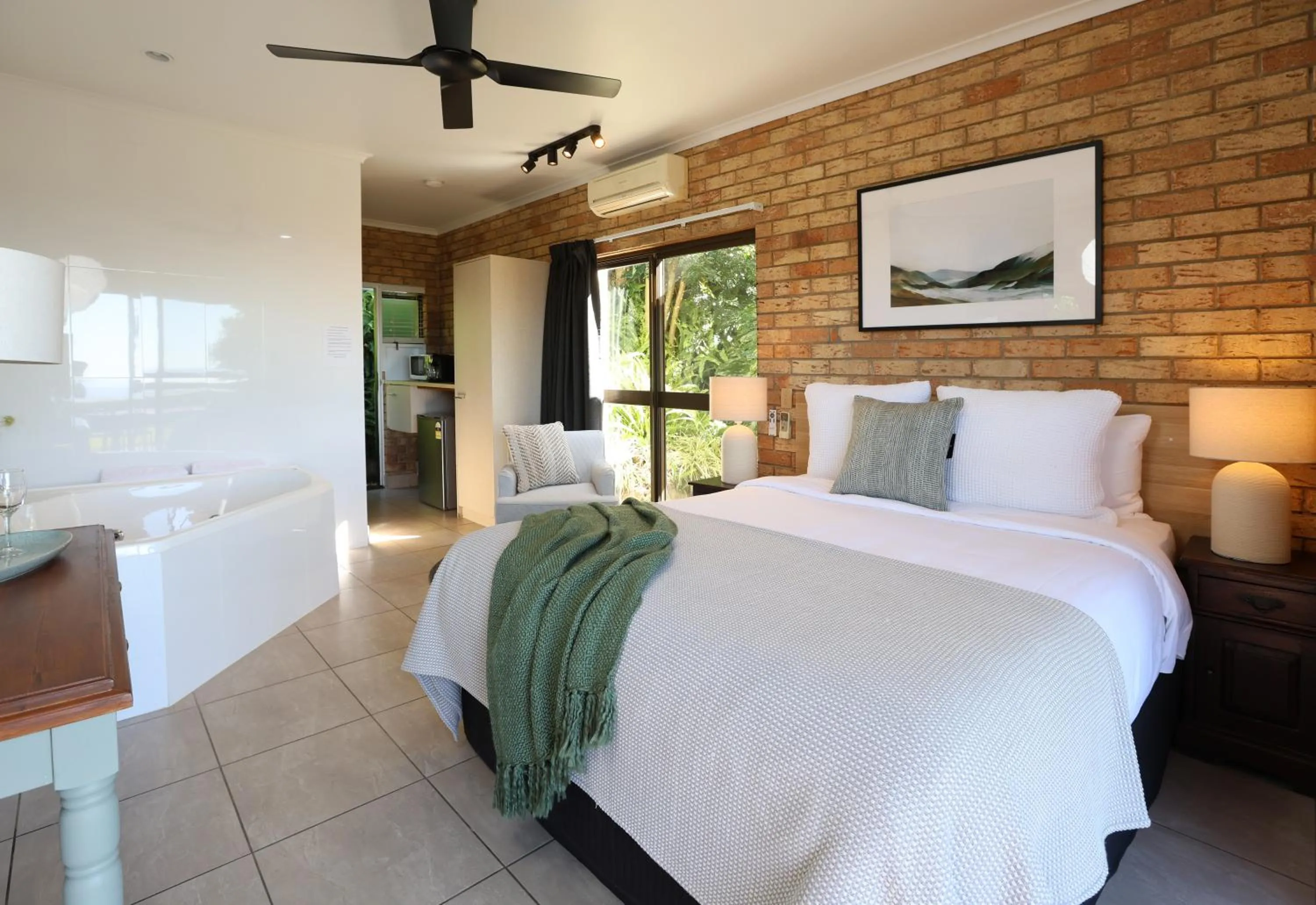 Bed in Maleny Views Motel