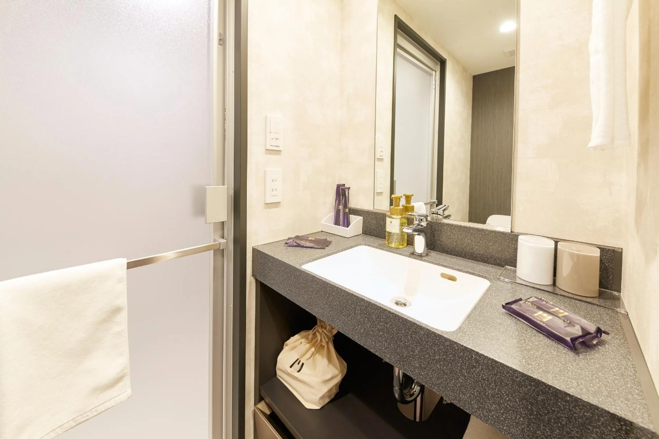 Bathroom in hotel MONday KYOTO MARUTAMACHI