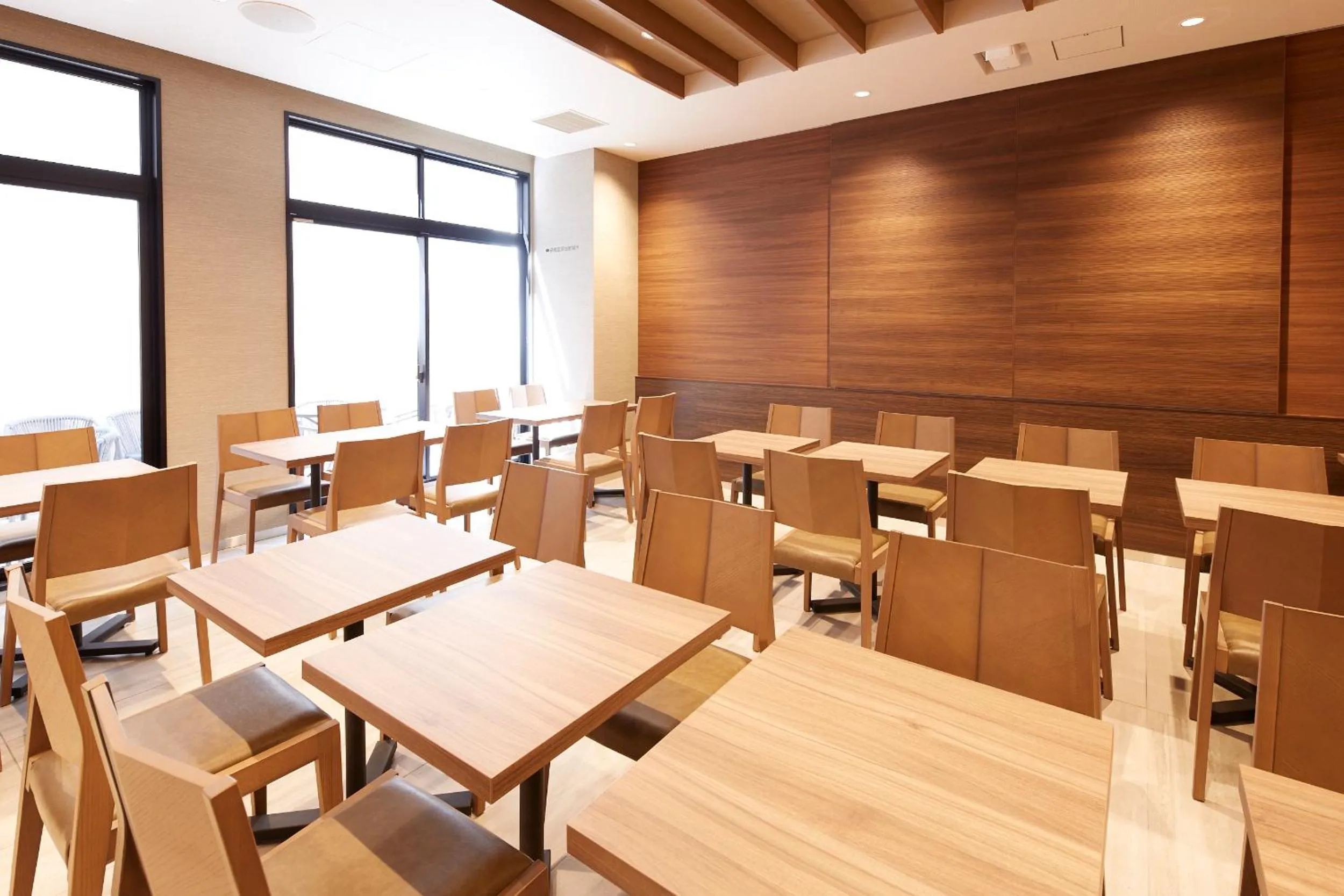 Restaurant/places to eat in hotel MONday KYOTO MARUTAMACHI